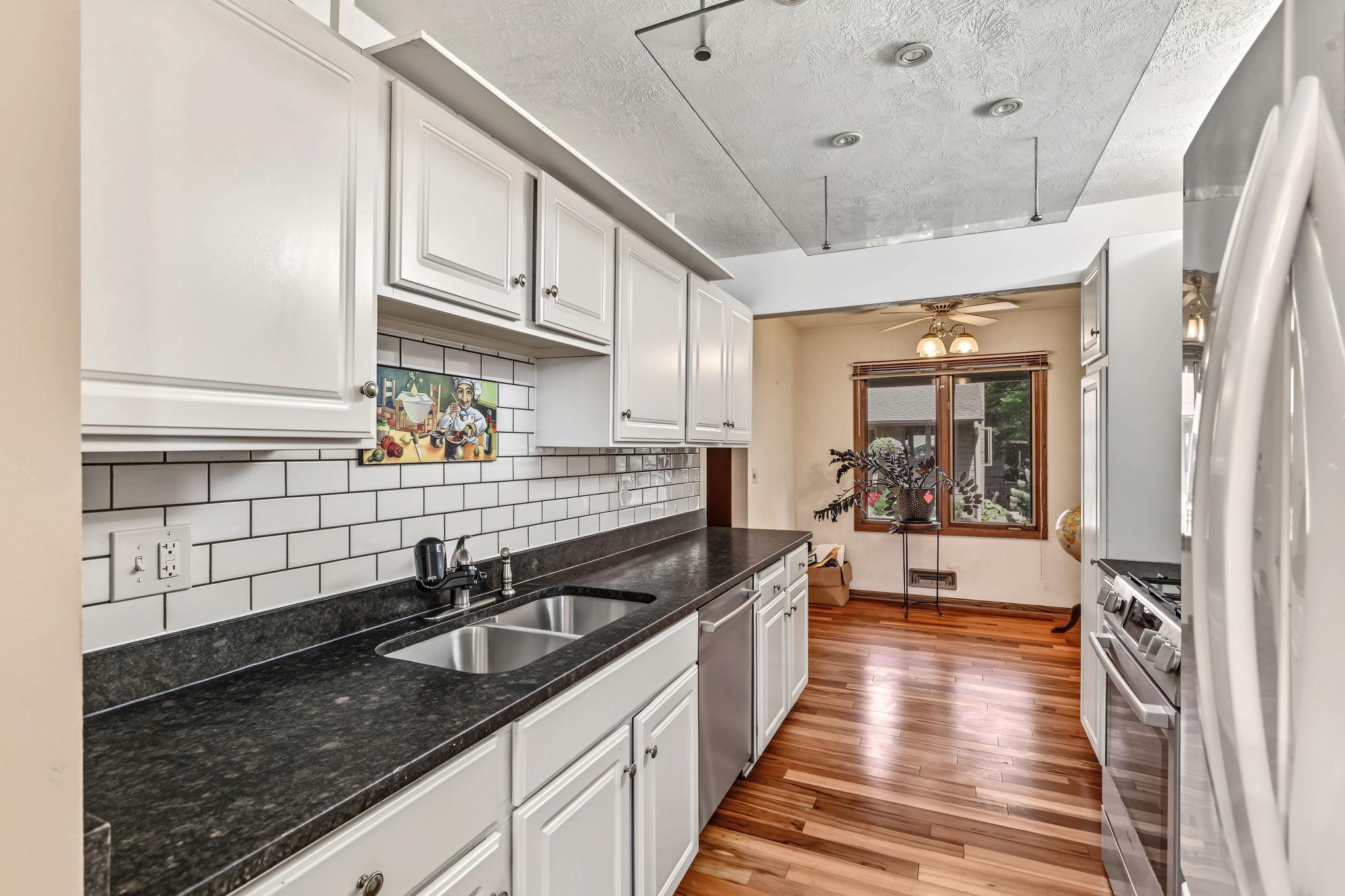 View of Residential at 10275 Scarborough Road, Bloomington MN 55437, Bloomington (13 of 38) - Mike Wilen | Minnesota Team Real Estate