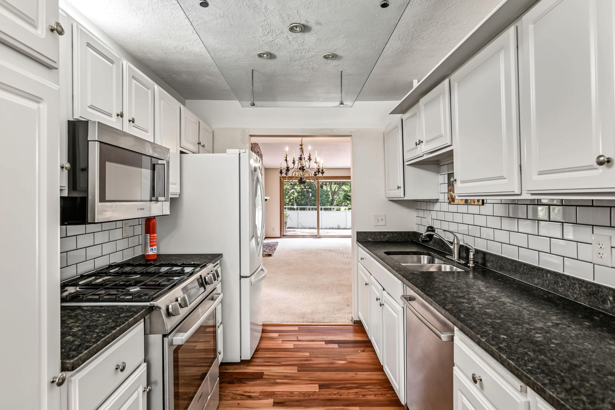 View of Residential at 10275 Scarborough Road, Bloomington MN 55437, Bloomington (12 of 38) - Mike Wilen | Minnesota Team Real Estate