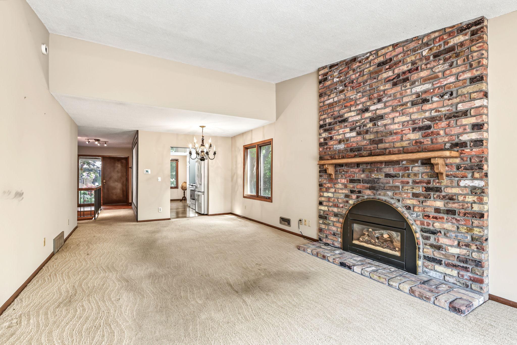 View of Residential at 10275 Scarborough Road, Bloomington MN 55437, Bloomington (7 of 38) - Mike Wilen | Minnesota Team Real Estate