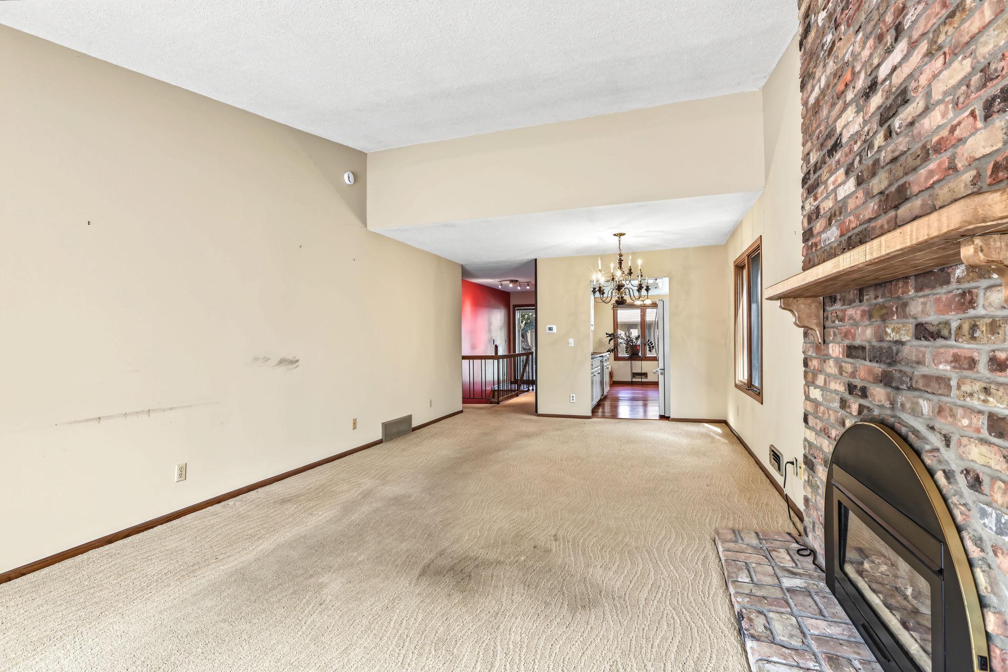 View of Residential at 10275 Scarborough Road, Bloomington MN 55437, Bloomington (6 of 38) - Mike Wilen | Minnesota Team Real Estate