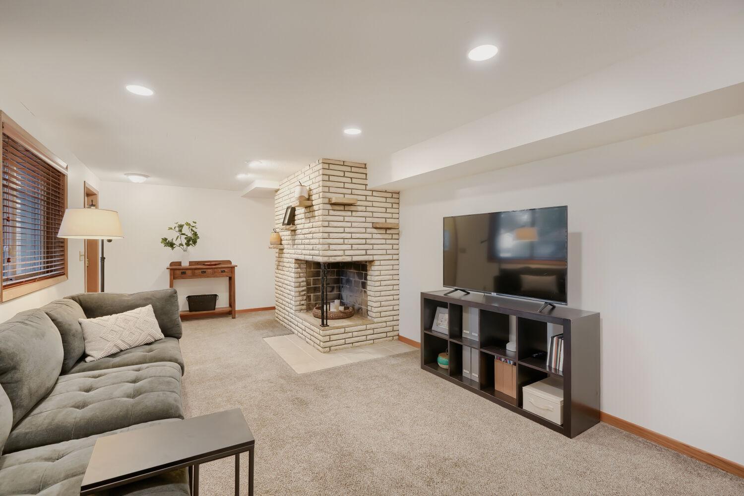View of Residential at 334 Edith Drive, West Saint Paul MN 55118, West Saint Paul (22 of 28) - Mike Wilen | Minnesota Team Real Estate