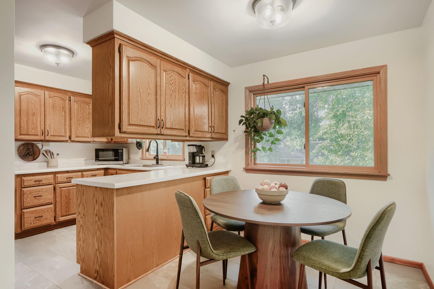 View of Residential at 334 Edith Drive, West Saint Paul MN 55118, West Saint Paul (13 of 28) - Mike Wilen | Minnesota Team Real Estate