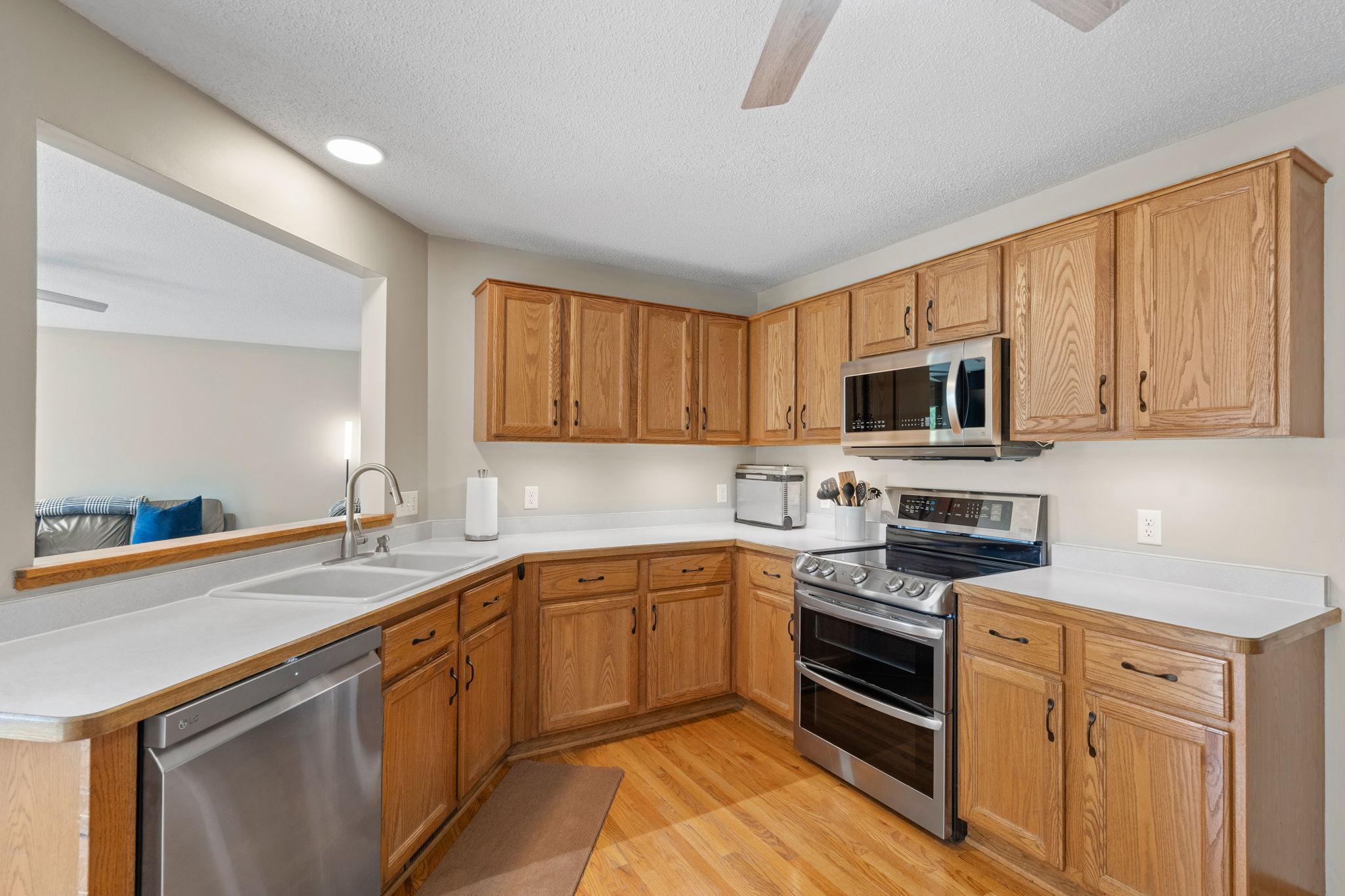 View of Residential at 8018 Greenbriar Lane, Woodbury MN 55125, Woodbury (19 of 58) - Mike Wilen | Minnesota Team Real Estate