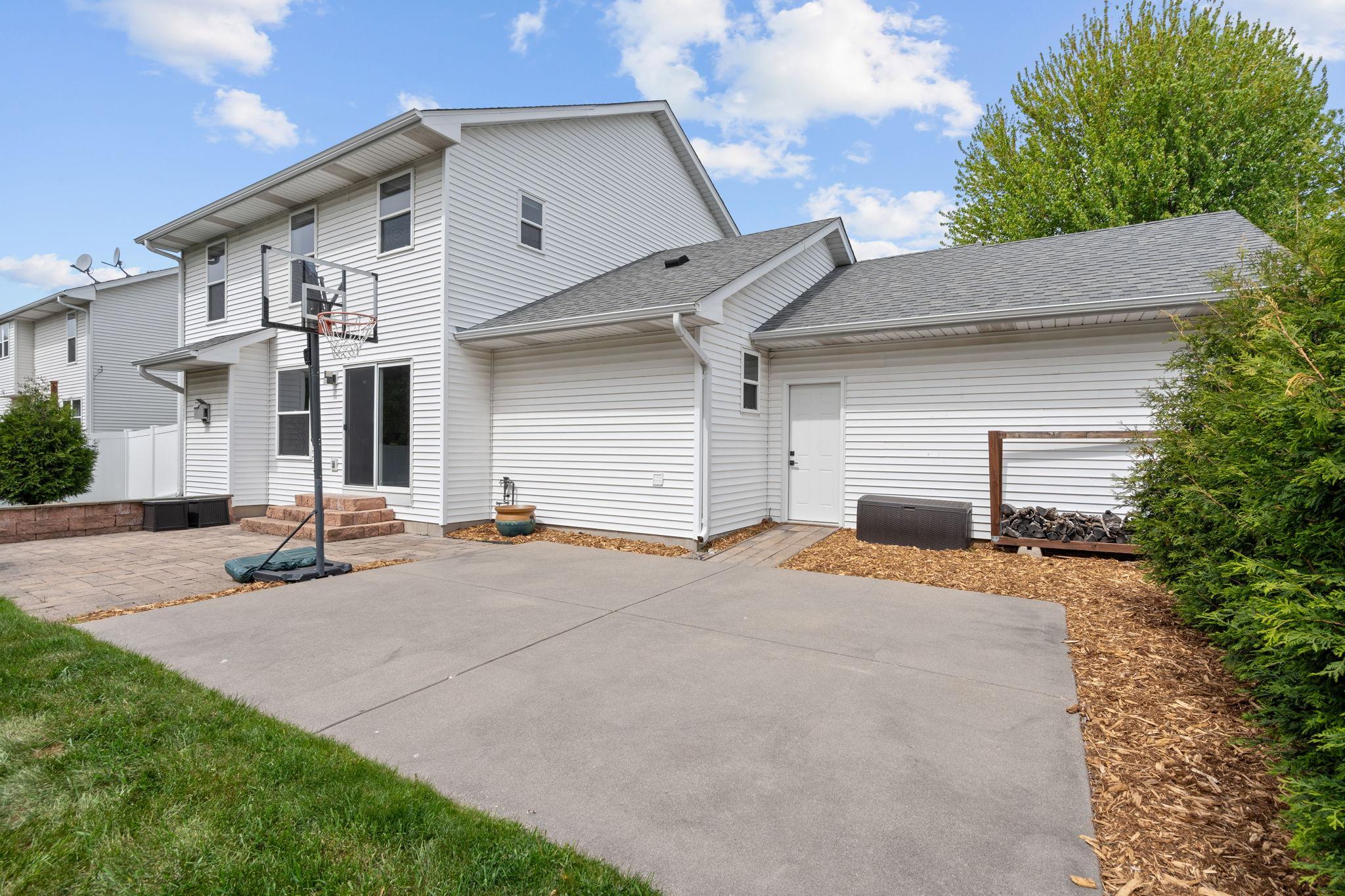 View of Residential at 8018 Greenbriar Lane, Woodbury MN 55125, Woodbury (55 of 58) - Mike Wilen | Minnesota Team Real Estate