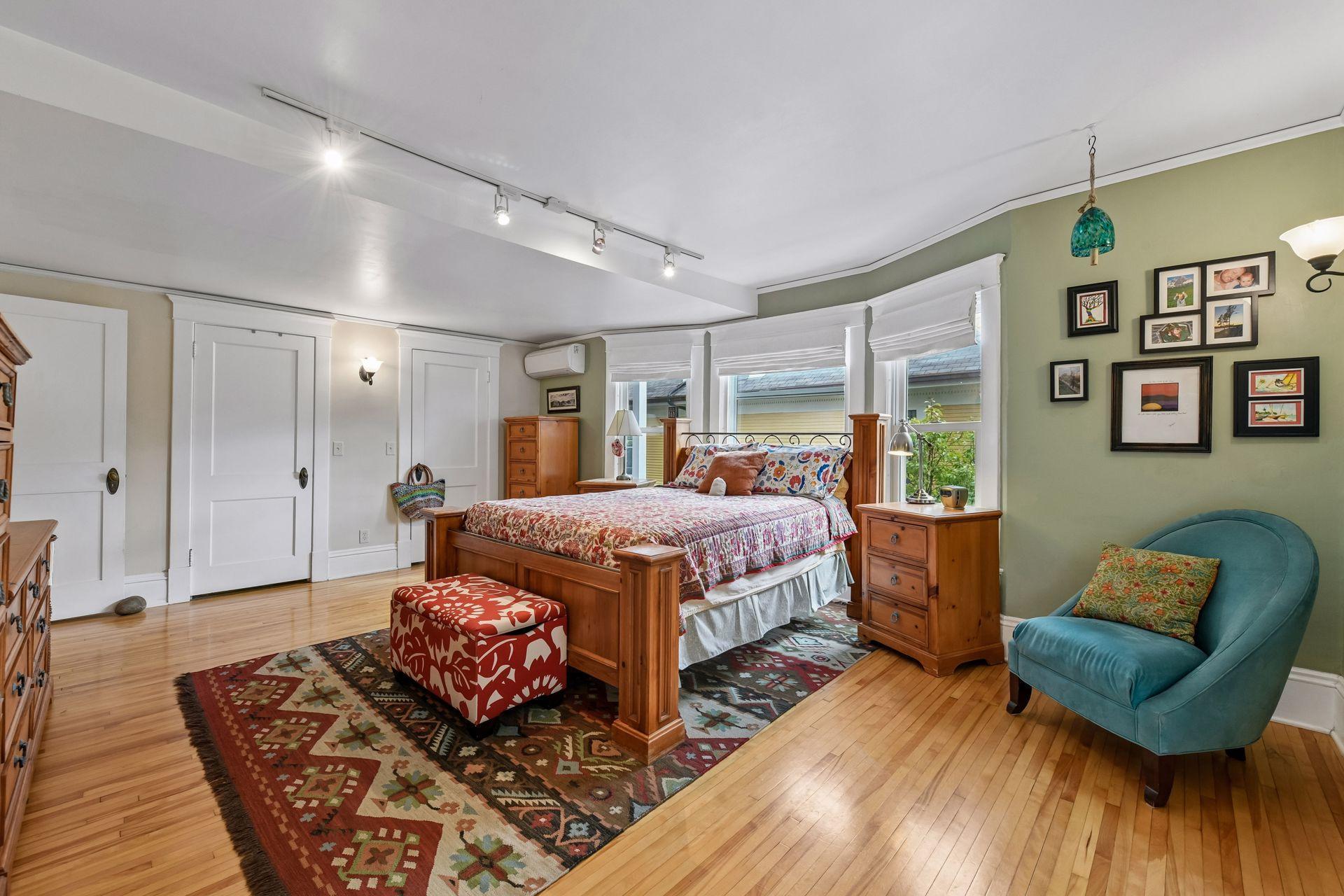 View of Residential at 2024 Emerson Avenue, Minneapolis MN 55405, Minneapolis (32 of 63) - Mike Wilen | Minnesota Team Real Estate