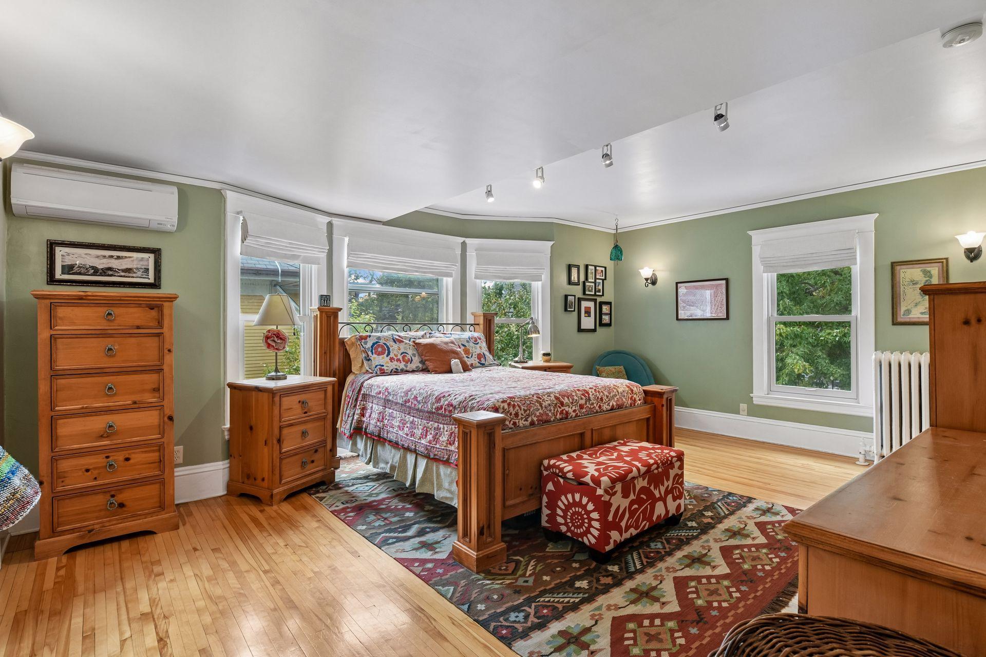View of Residential at 2024 Emerson Avenue, Minneapolis MN 55405, Minneapolis (30 of 63) - Mike Wilen | Minnesota Team Real Estate