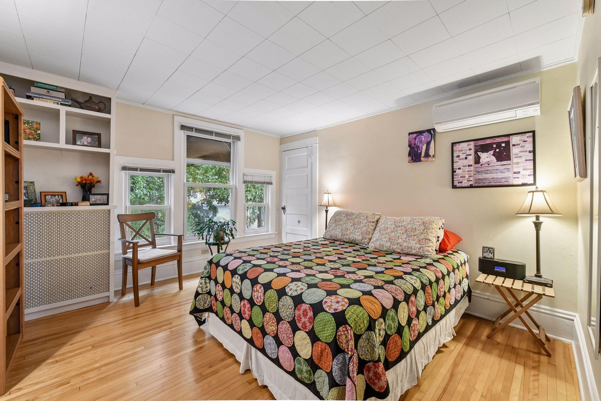 View of Residential at 2024 Emerson Avenue, Minneapolis MN 55405, Minneapolis (49 of 63) - Mike Wilen | Minnesota Team Real Estate