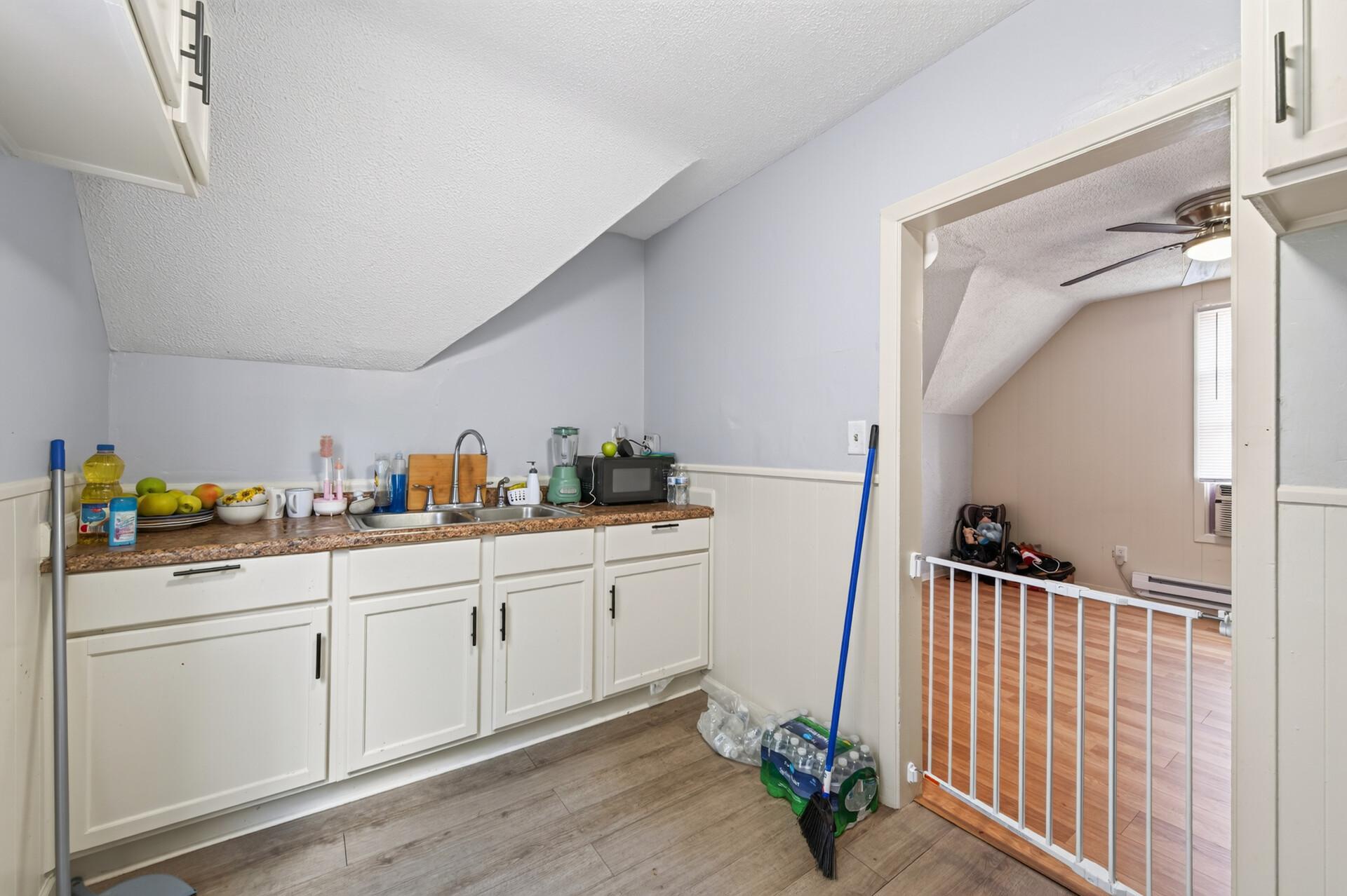 View of Residential Income at 807 Case Avenue, Saint Paul MN 55106, Saint Paul (22 of 30) - Mike Wilen | Minnesota Team Real Estate