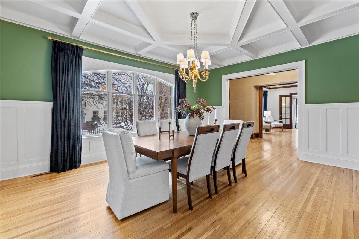 View of Residential at 1724 Summit Avenue, Minneapolis MN 55403, Minneapolis (3 of 57) - Mike Wilen | Minnesota Team Real Estate