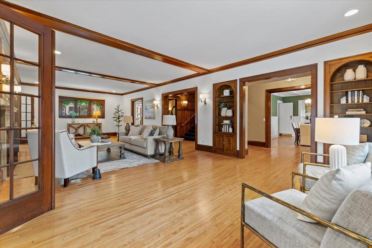 View of Residential at 1724 Summit Avenue, Minneapolis MN 55403, Minneapolis (6 of 57) - Mike Wilen | Minnesota Team Real Estate