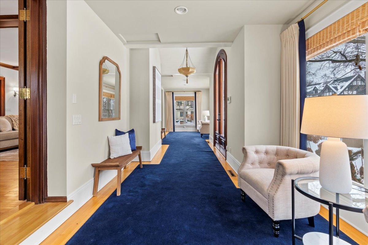 View of Residential at 1724 Summit Avenue, Minneapolis MN 55403, Minneapolis (8 of 57) - Mike Wilen | Minnesota Team Real Estate