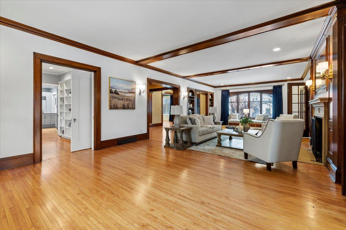 View of Residential at 1724 Summit Avenue, Minneapolis MN 55403, Minneapolis (9 of 57) - Mike Wilen | Minnesota Team Real Estate