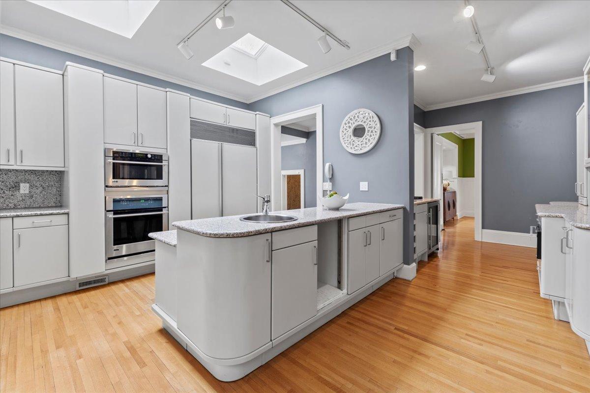 View of Residential at 1724 Summit Avenue, Minneapolis MN 55403, Minneapolis (13 of 57) - Mike Wilen | Minnesota Team Real Estate