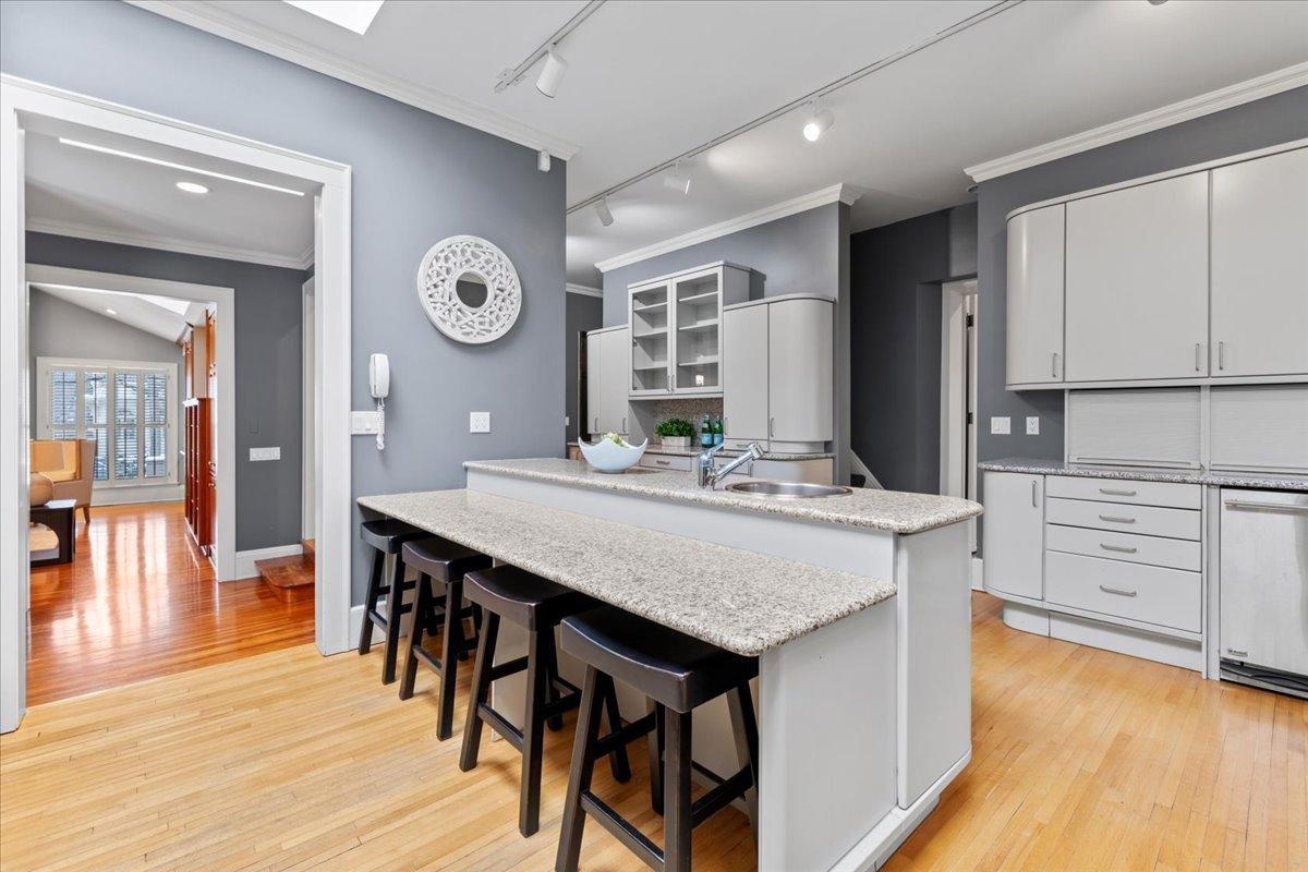 View of Residential at 1724 Summit Avenue, Minneapolis MN 55403, Minneapolis (14 of 57) - Mike Wilen | Minnesota Team Real Estate