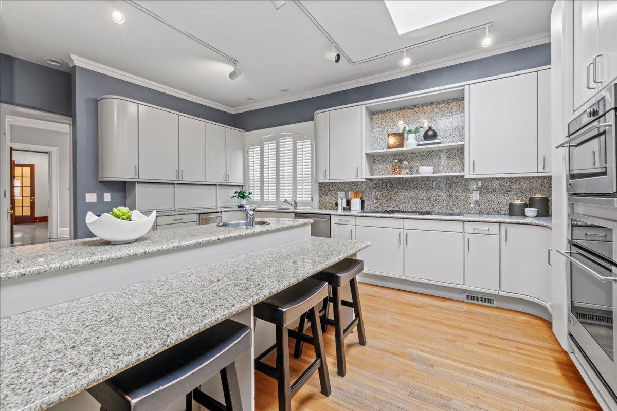 View of Residential at 1724 Summit Avenue, Minneapolis MN 55403, Minneapolis (15 of 57) - Mike Wilen | Minnesota Team Real Estate