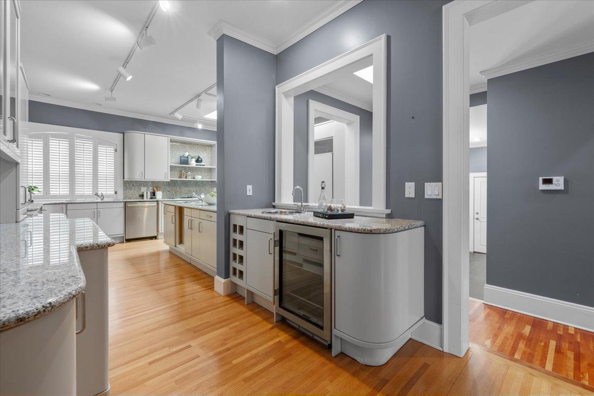View of Residential at 1724 Summit Avenue, Minneapolis MN 55403, Minneapolis (16 of 57) - Mike Wilen | Minnesota Team Real Estate