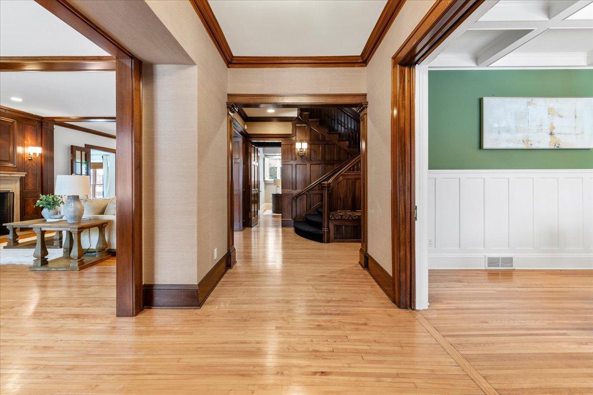 View of Residential at 1724 Summit Avenue, Minneapolis MN 55403, Minneapolis (22 of 57) - Mike Wilen | Minnesota Team Real Estate