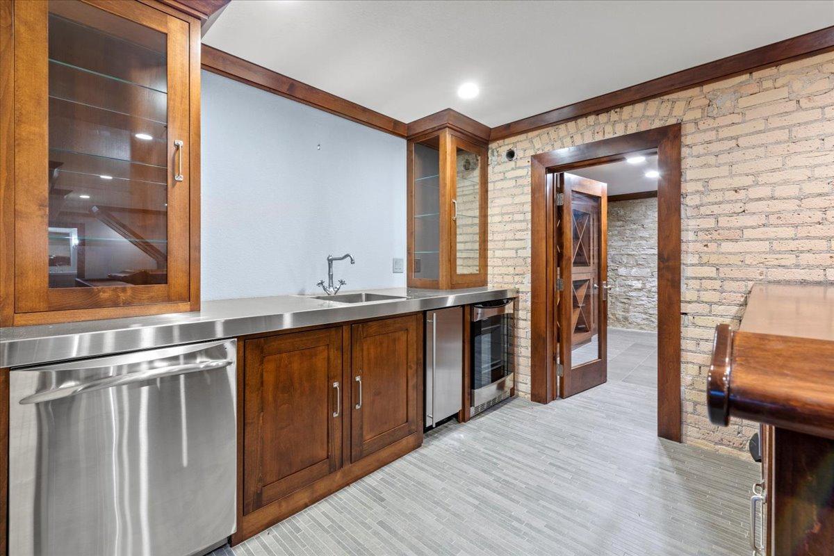 View of Residential at 1724 Summit Avenue, Minneapolis MN 55403, Minneapolis (50 of 57) - Mike Wilen | Minnesota Team Real Estate