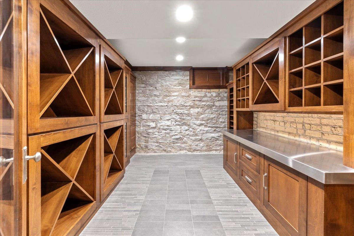 View of Residential at 1724 Summit Avenue, Minneapolis MN 55403, Minneapolis (52 of 57) - Mike Wilen | Minnesota Team Real Estate