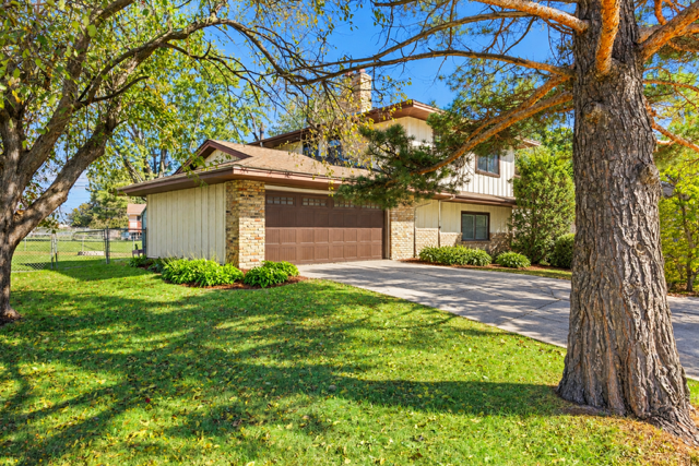 View of Residential at 829 Mcintosh Drive, Apple Valley MN 55124, Apple Valley (2 of 32) - Mike Wilen | Minnesota Team Real Estate