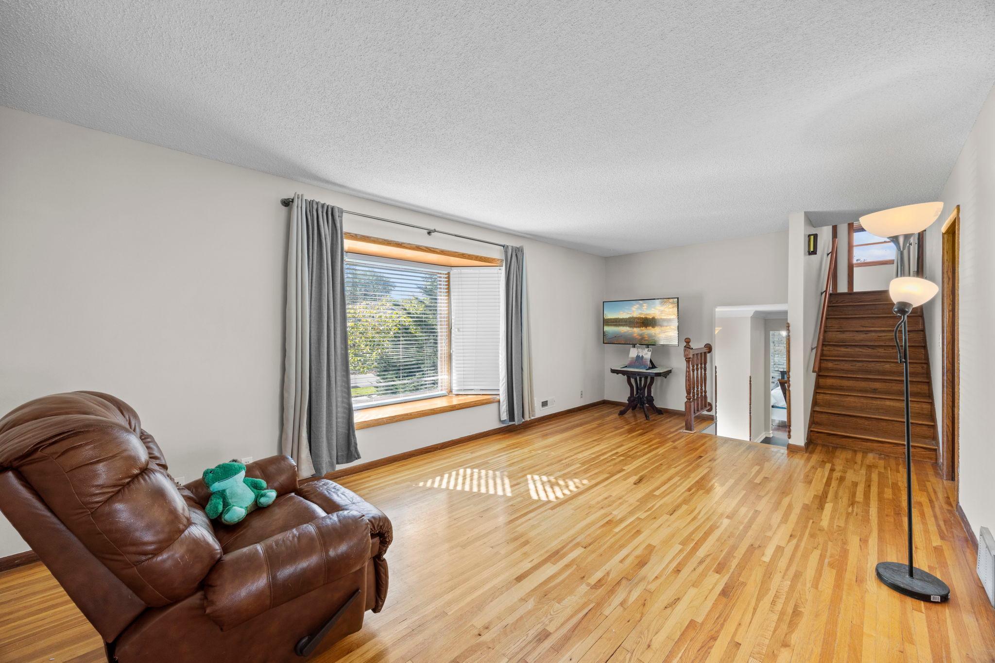 View of Residential at 829 Mcintosh Drive, Apple Valley MN 55124, Apple Valley (5 of 32) - Mike Wilen | Minnesota Team Real Estate