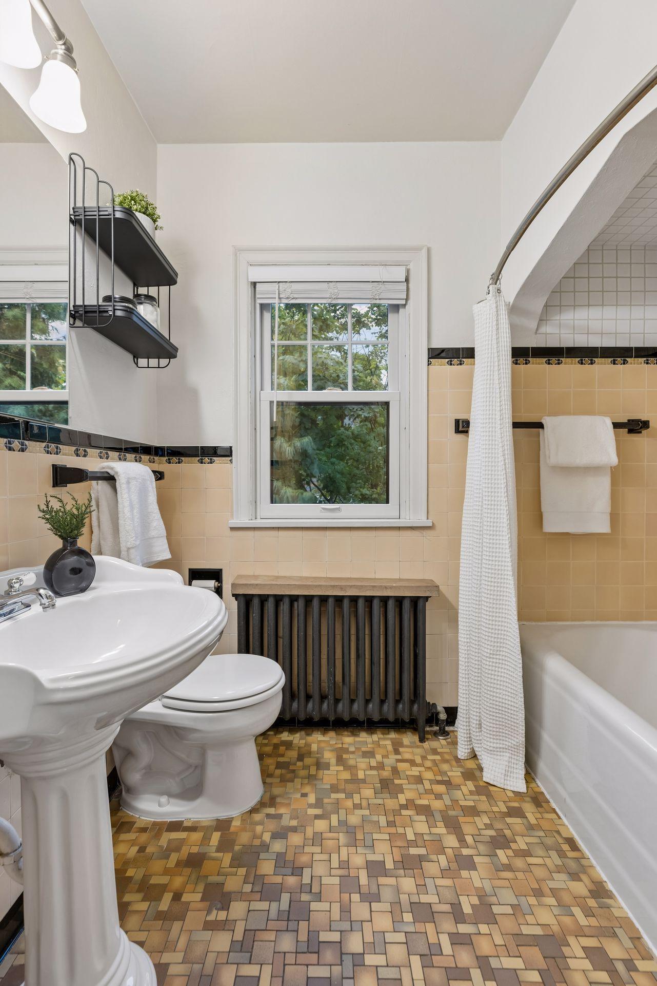 View of Residential Income at 215 Minnehaha Parkway, Minneapolis MN 55419, Minneapolis (21 of 52) - Mike Wilen | Minnesota Team Real Estate
