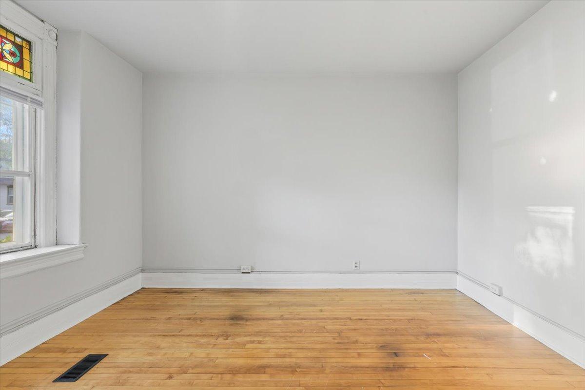 View of Residential Income at 375 Erie Street, Saint Paul MN 55102, Saint Paul (32 of 40) - Mike Wilen | Minnesota Team Real Estate
