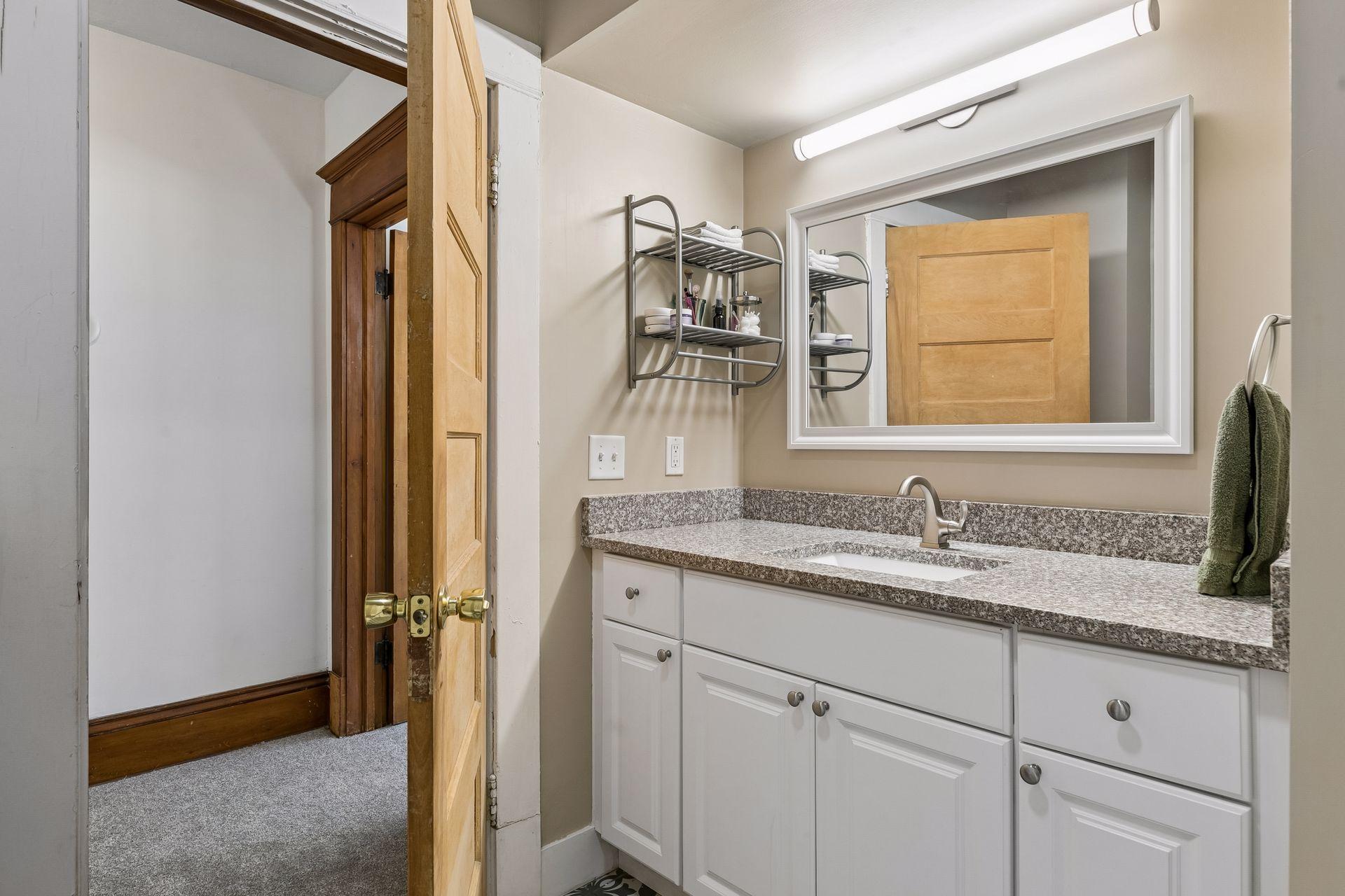 View of Residential at 899 Ashland Avenue, Saint Paul MN 55104, Saint Paul (25 of 42) - Mike Wilen | Minnesota Team Real Estate