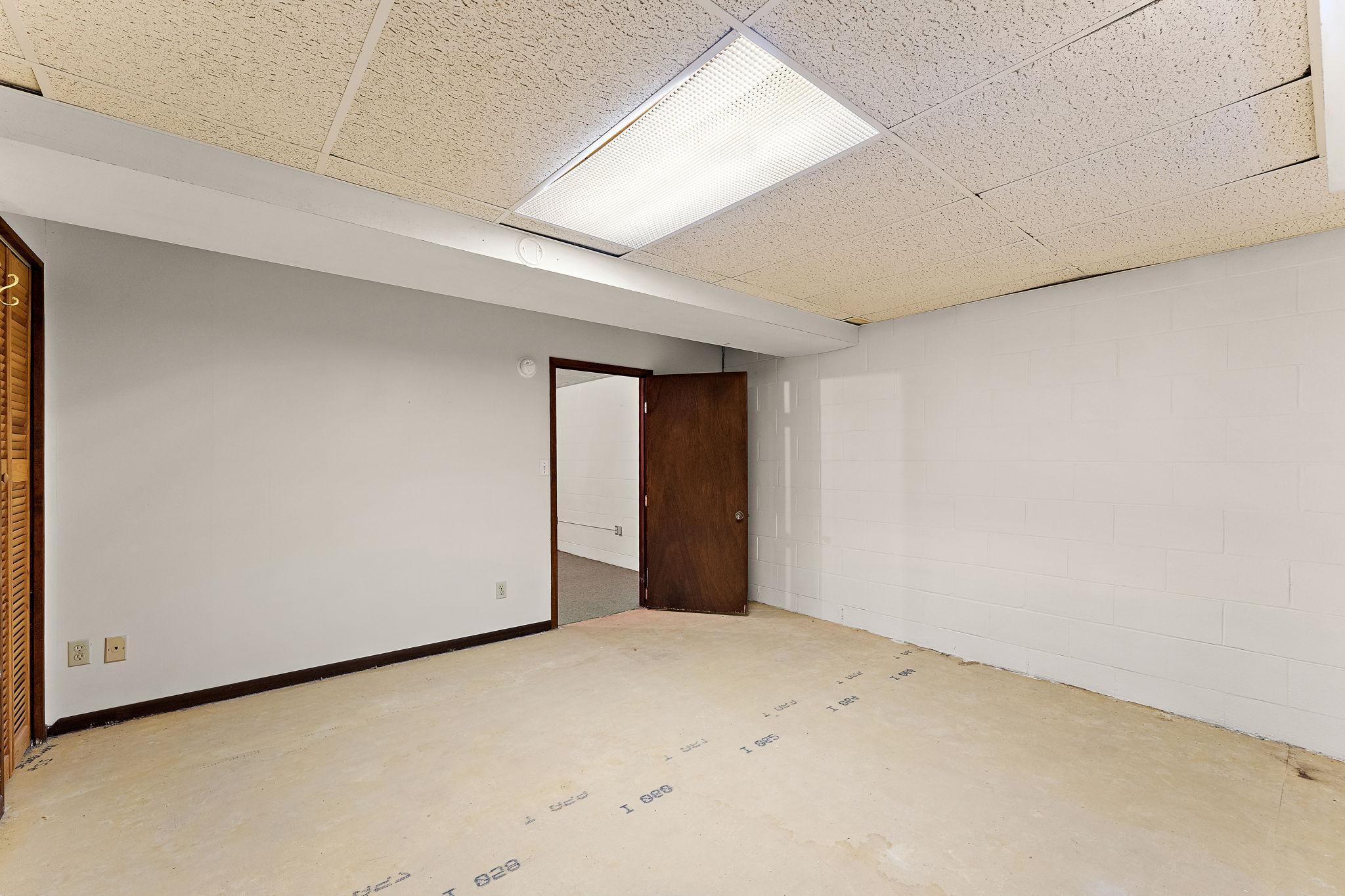 View of Residential at 2986 Woodbridge Street, Roseville MN 55113, Roseville (25 of 37) - Mike Wilen | Minnesota Team Real Estate