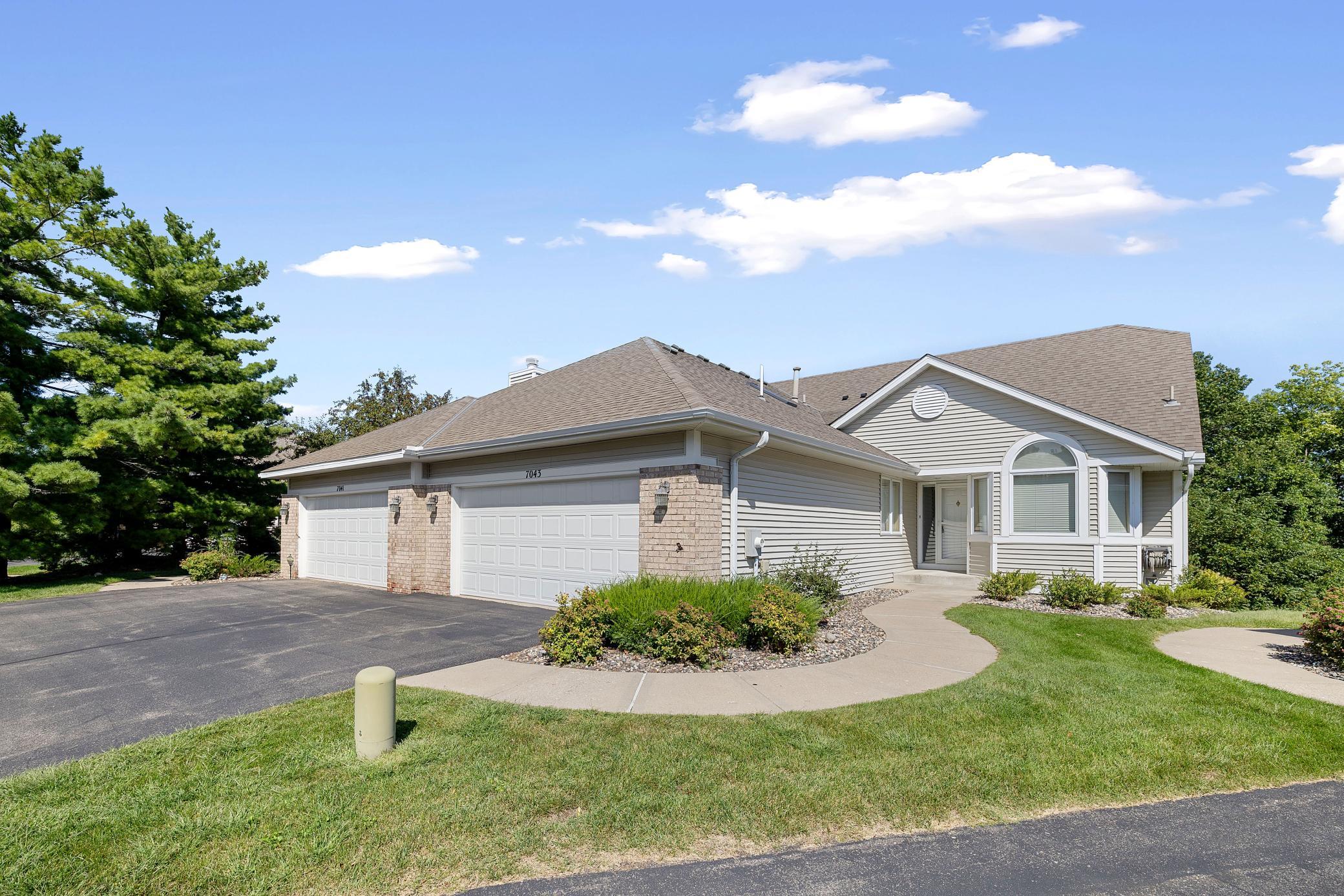 View of Residential at 7043 Oak Pointe Curve, Bloomington MN 55438, Bloomington (4 of 54) - Mike Wilen | Minnesota Team Real Estate