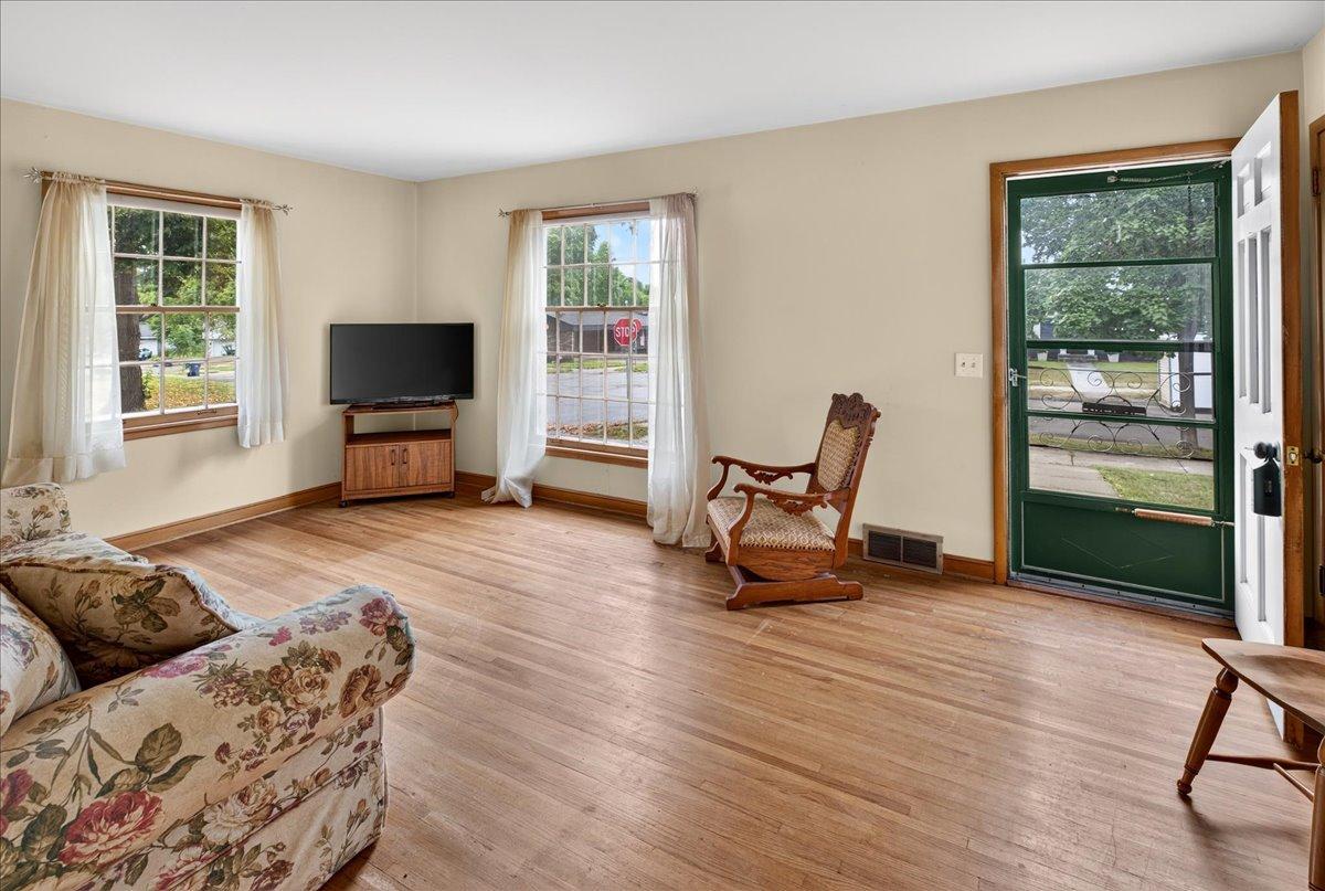 View of Single Family at 5900 Thomas Avenue, Minneapolis - Mike Wilen | Minnesota Team Real Estate