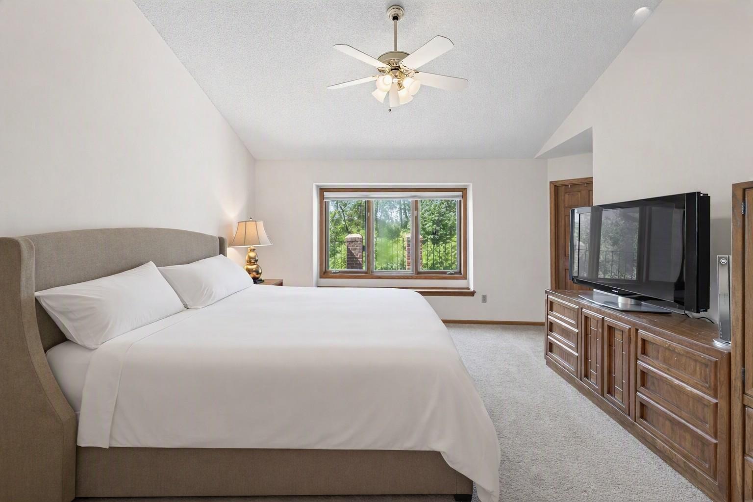 View of Residential at 1144 Lois Court, Shoreview MN 55126, Shoreview (10 of 18) - Mike Wilen | Minnesota Team Real Estate