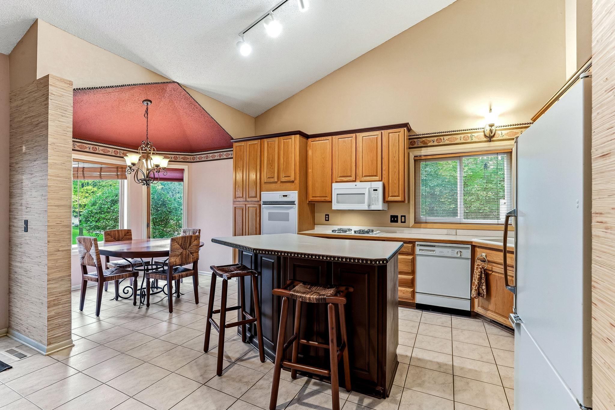 View of Residential at 5968 Bren Circle, Minnetonka MN 55343, Minnetonka (8 of 31) - Mike Wilen | Minnesota Team Real Estate