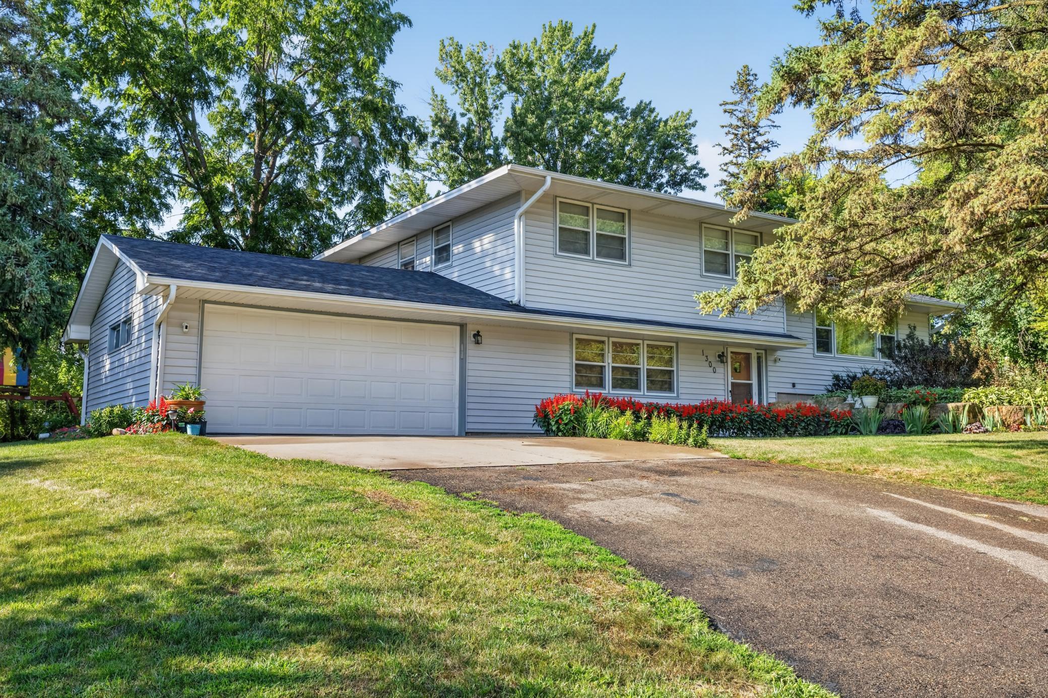 View of Single Family at 1300 Lakeview Avenue, Mendota Heights - Mike Wilen | Minnesota Team Real Estate