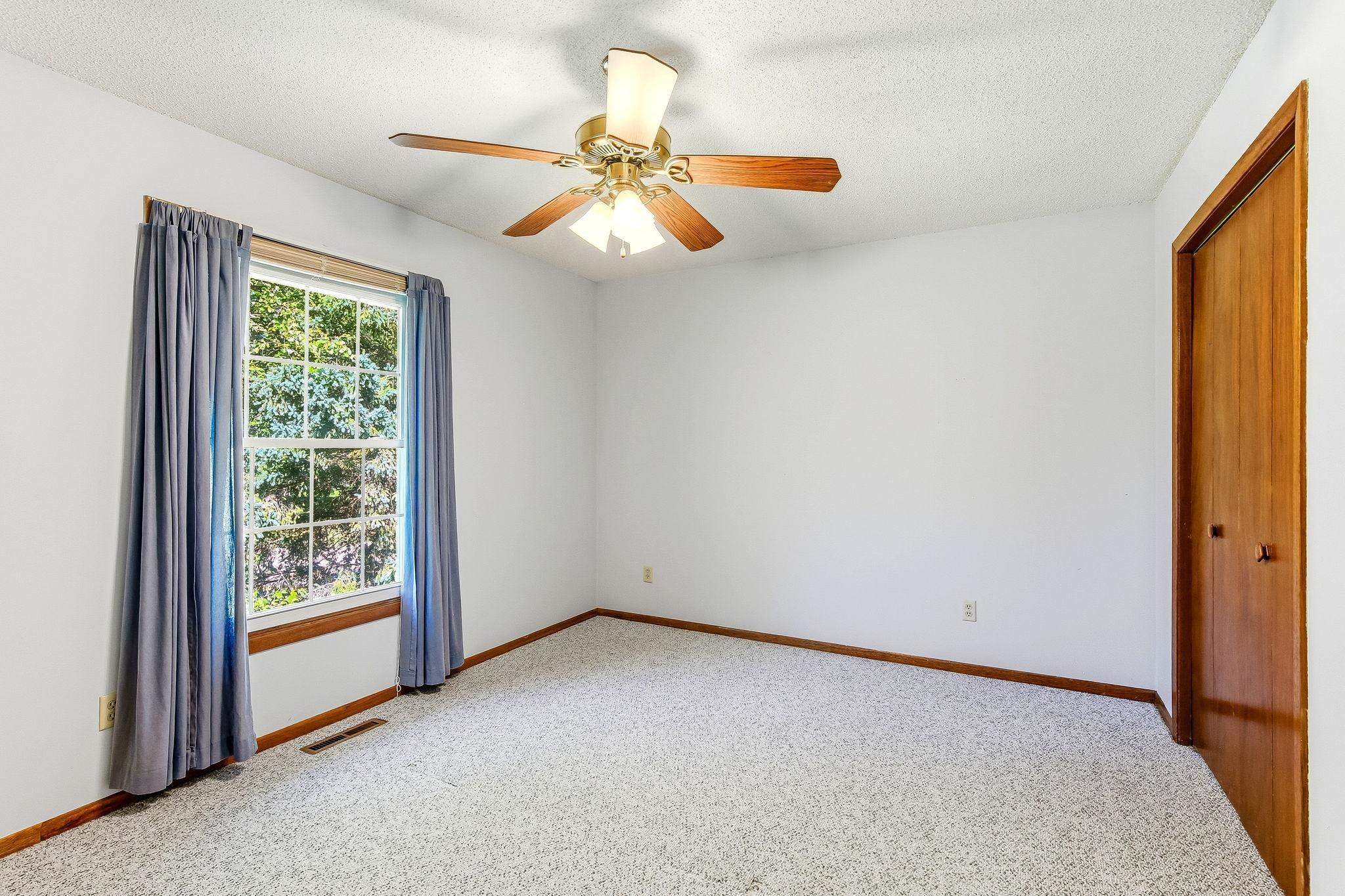 View of Residential at 6604 Upper 23rd Street, Oakdale MN 55128, Oakdale (26 of 38) - Mike Wilen | Minnesota Team Real Estate
