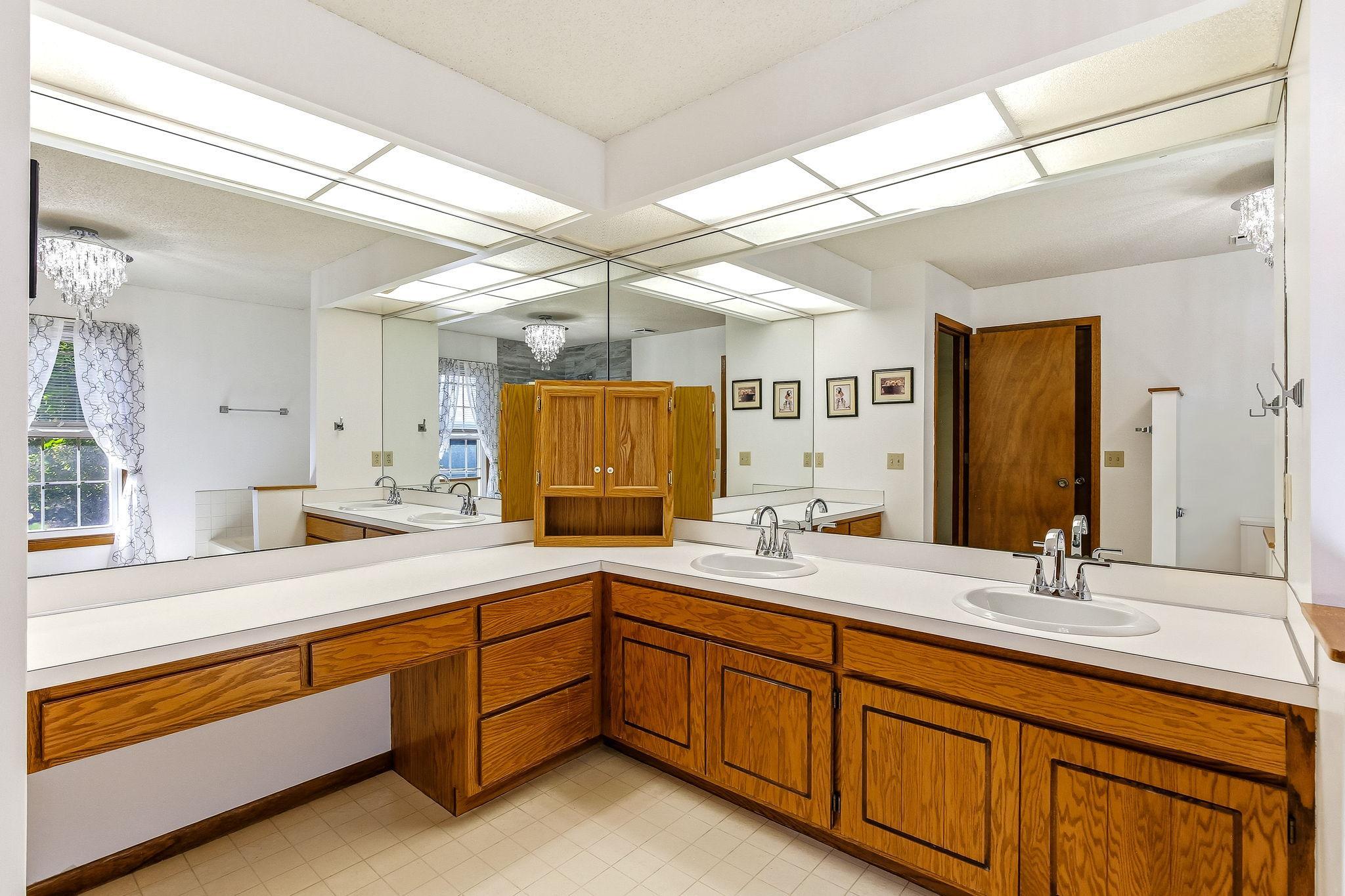 View of Residential at 6604 Upper 23rd Street, Oakdale MN 55128, Oakdale (23 of 38) - Mike Wilen | Minnesota Team Real Estate