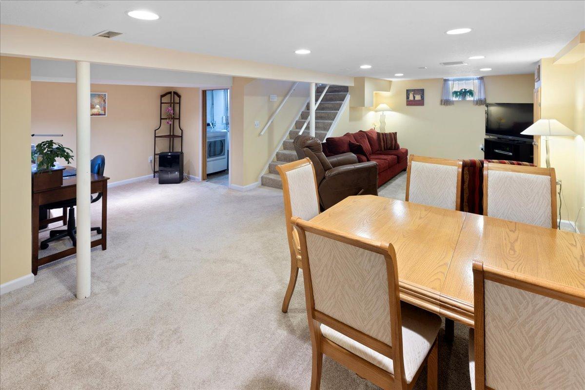 View of Residential at 8805 Club Road, Saint Louis Park MN 55426, Saint Louis Park (17 of 24) - Mike Wilen | Minnesota Team Real Estate