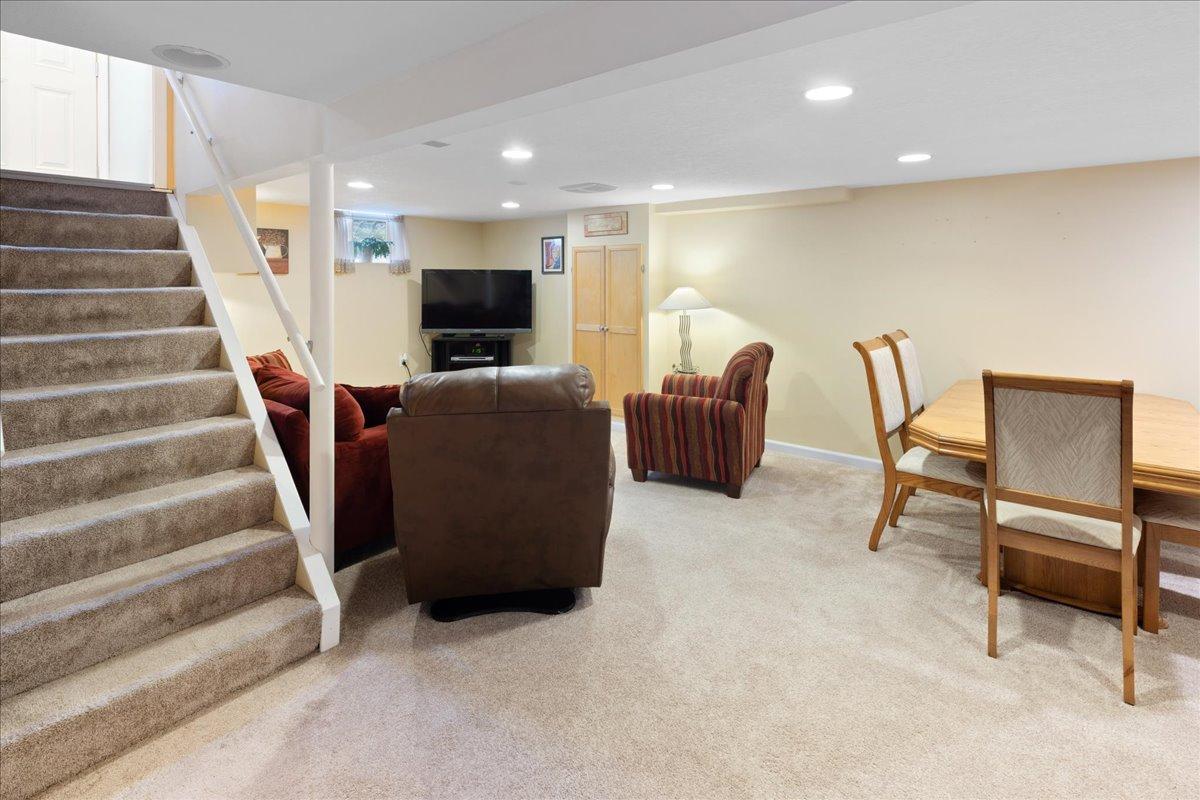 View of Residential at 8805 Club Road, Saint Louis Park MN 55426, Saint Louis Park (16 of 24) - Mike Wilen | Minnesota Team Real Estate