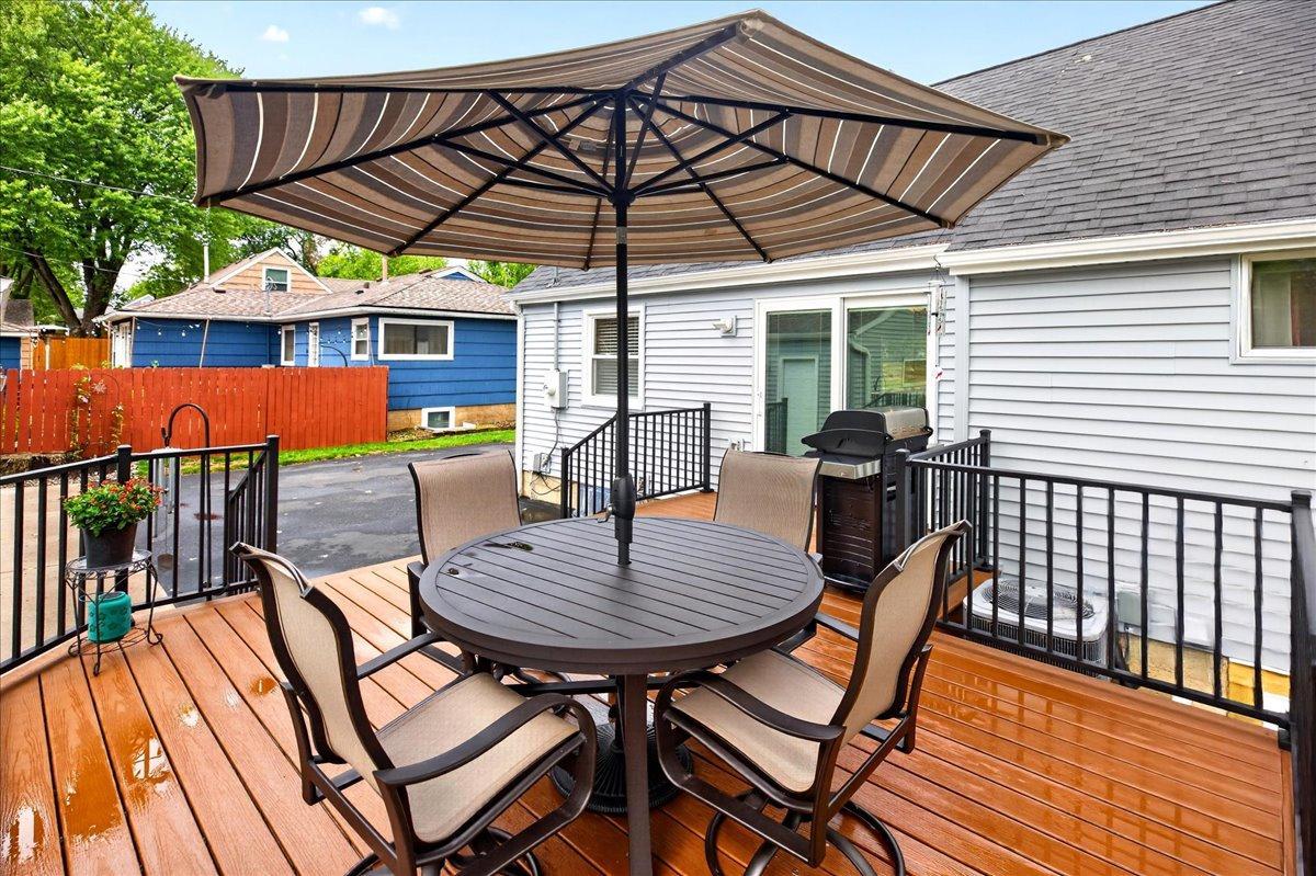 View of Residential at 8805 Club Road, Saint Louis Park MN 55426, Saint Louis Park (10 of 24) - Mike Wilen | Minnesota Team Real Estate