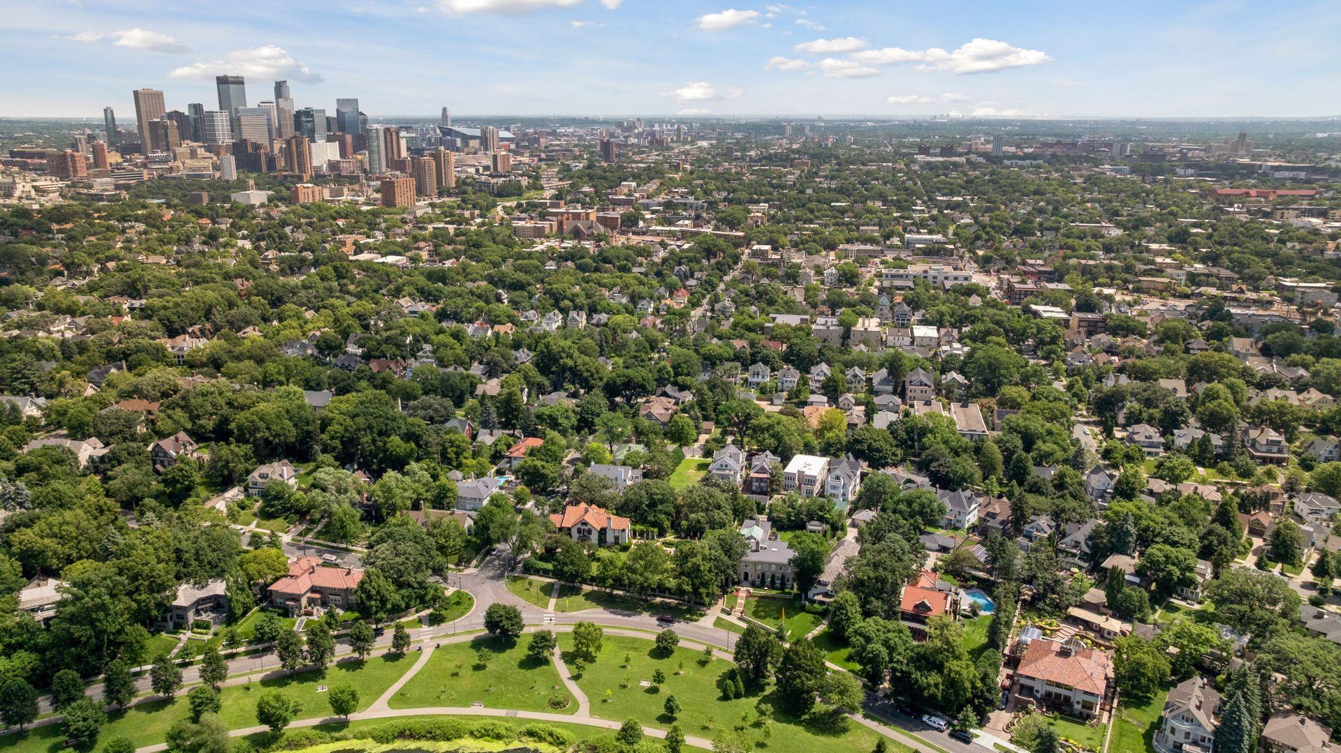 View of Residential at 2225 Lake Of The Isles Parkway, Minneapolis MN 55405, Minneapolis (53 of 91) - Mike Wilen | Minnesota Team Real Estate