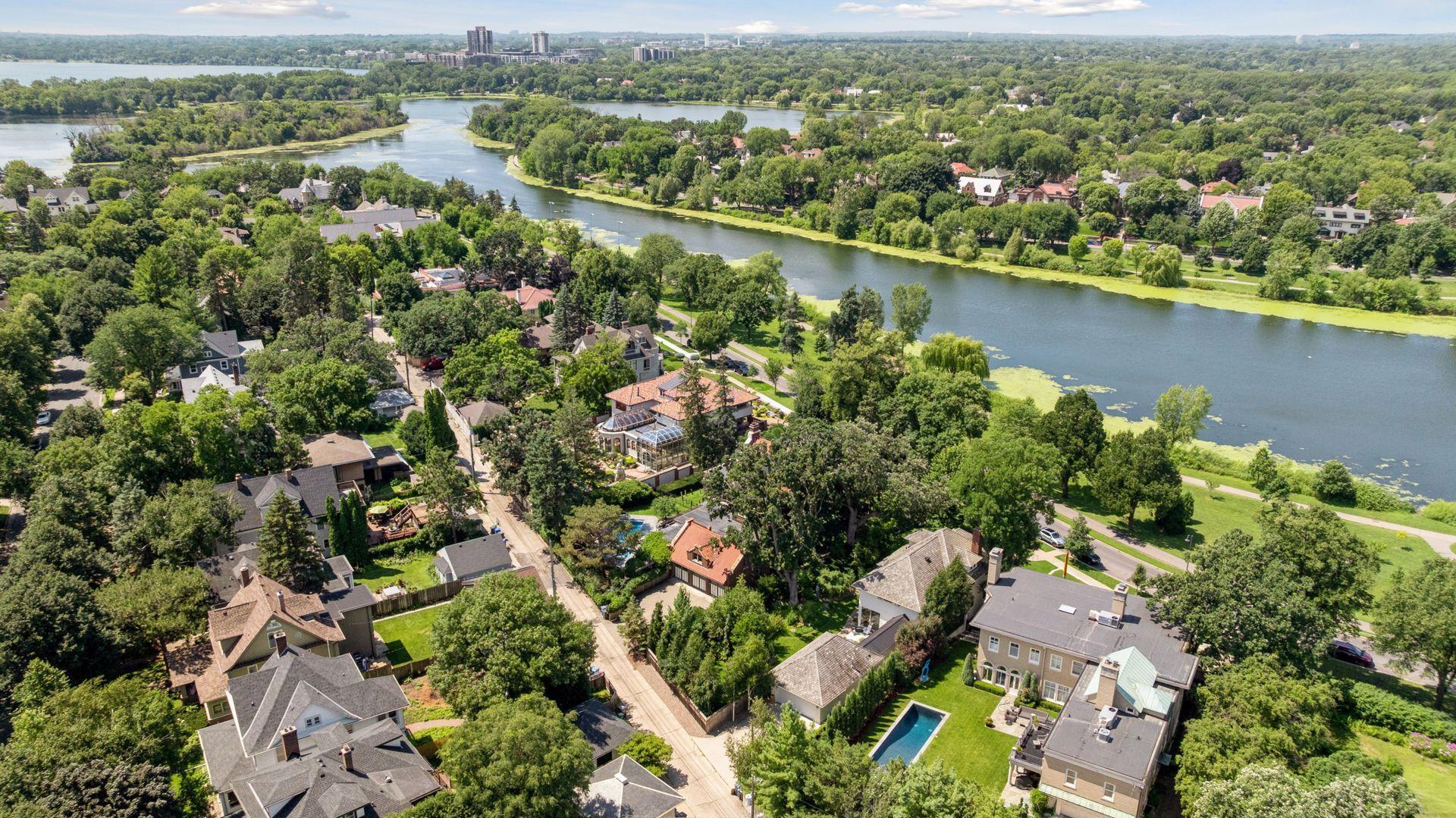 View of Residential at 2225 Lake Of The Isles Parkway, Minneapolis MN 55405, Minneapolis (58 of 91) - Mike Wilen | Minnesota Team Real Estate