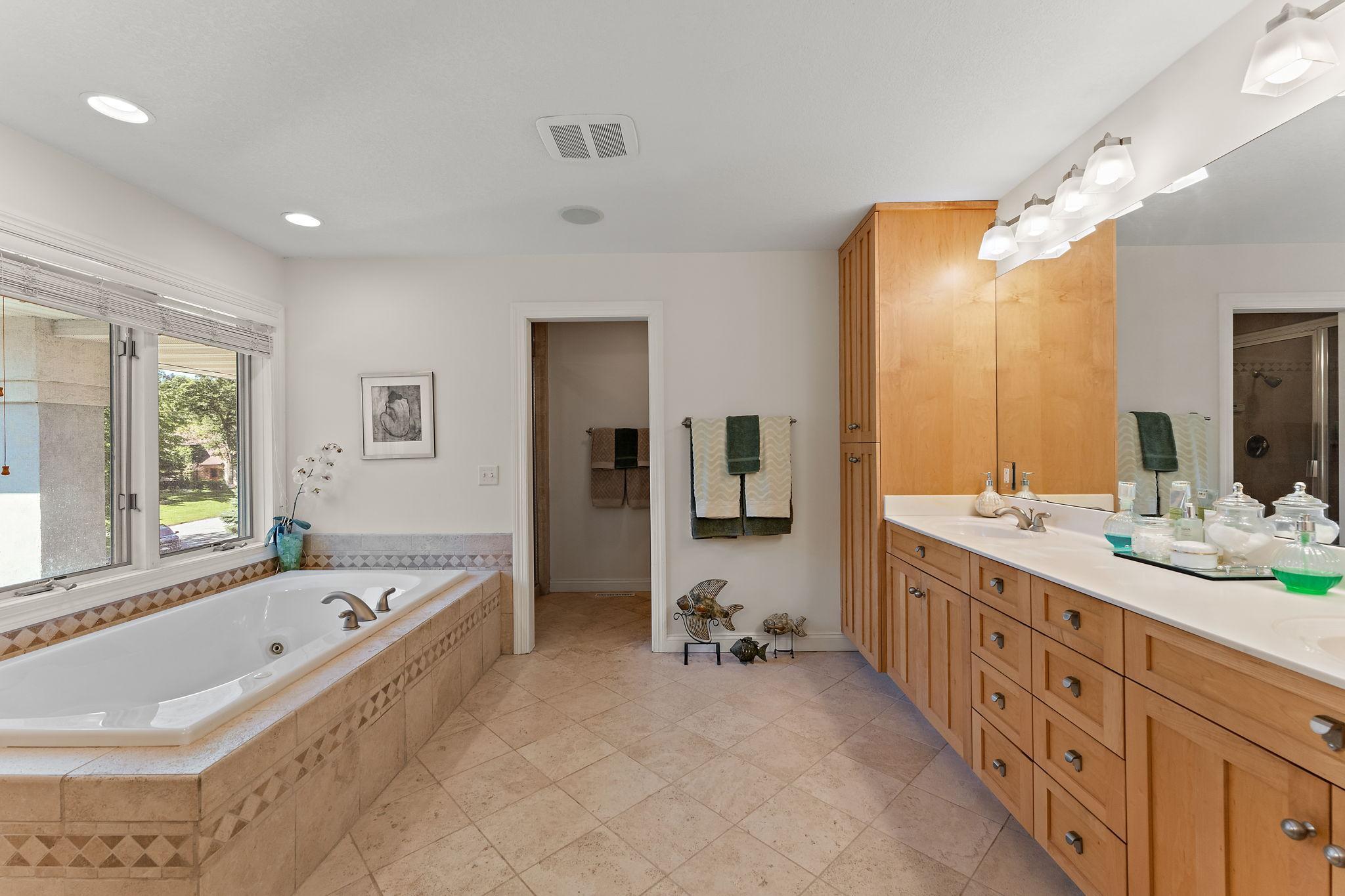 View of Residential at 2935 Minnehaha Curve, Minnetonka MN 55391, Minnetonka (41 of 68) - Mike Wilen | Minnesota Team Real Estate