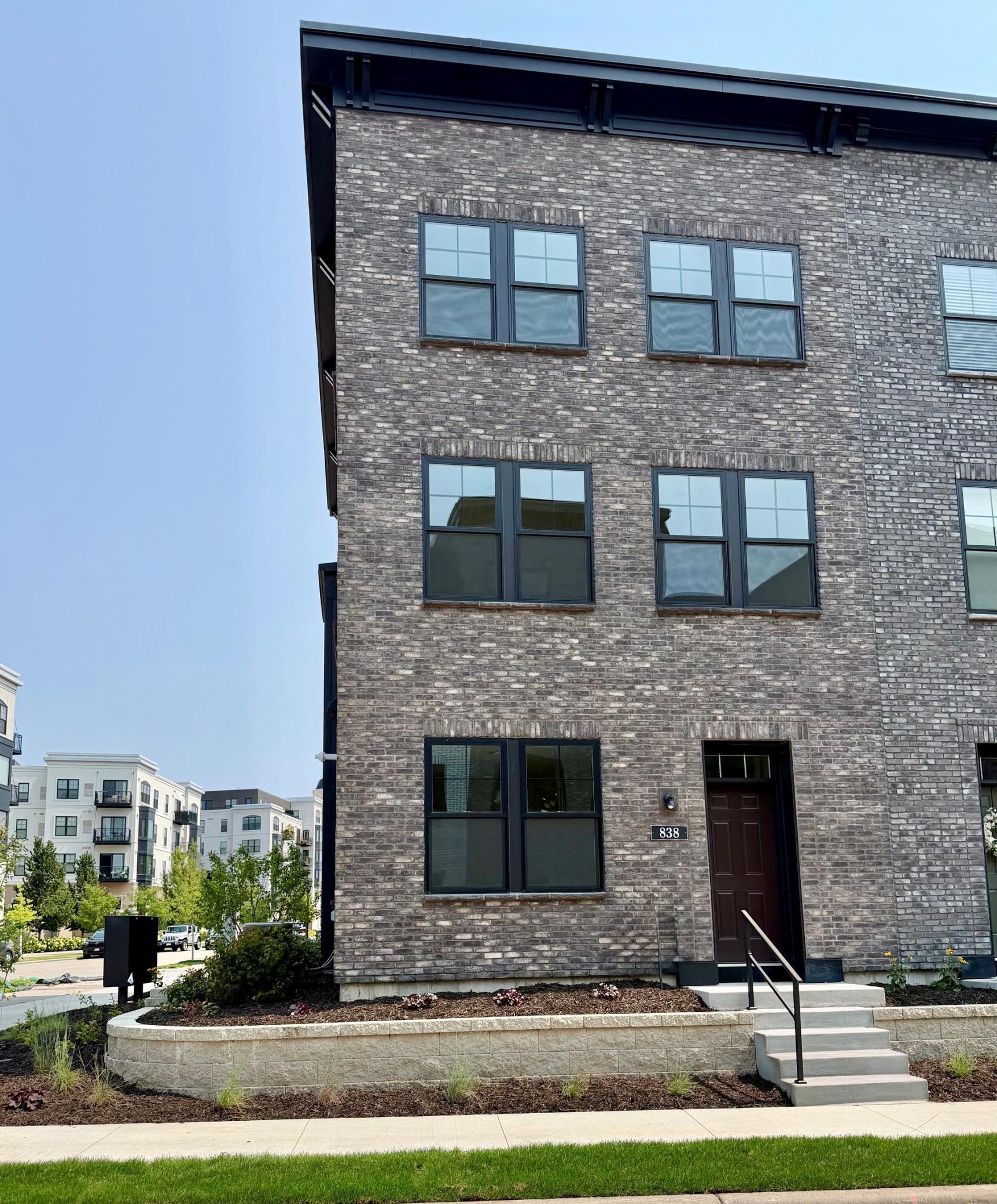 View of (TH) Side x Side at 838 Woodlawn Avenue, Saint Paul - Mike Wilen | Minnesota Team Real Estate