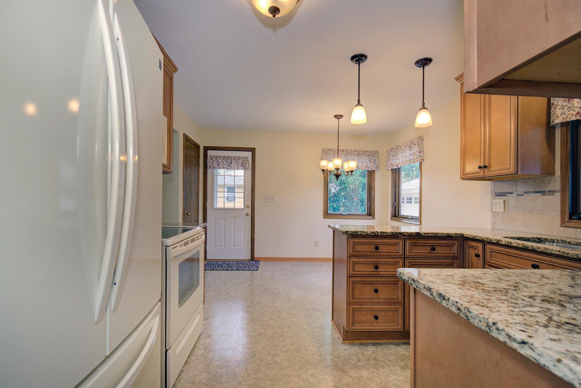 View of Residential at 2115 English Street, Maplewood MN 55109, Maplewood (23 of 39) - Mike Wilen | Minnesota Team Real Estate