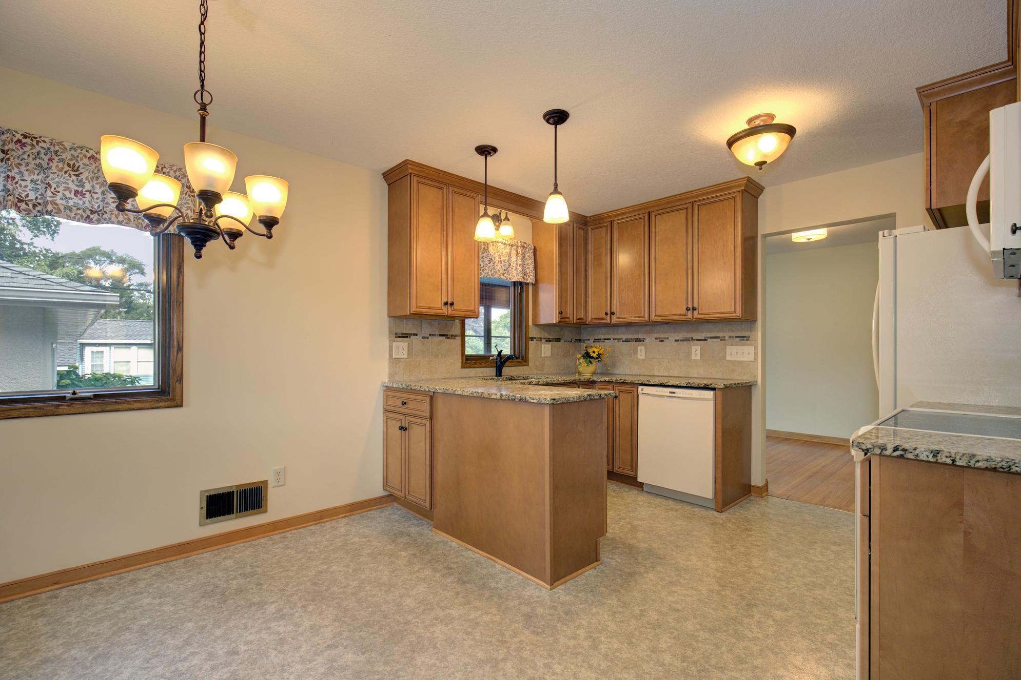 View of Residential at 2115 English Street, Maplewood MN 55109, Maplewood (22 of 39) - Mike Wilen | Minnesota Team Real Estate