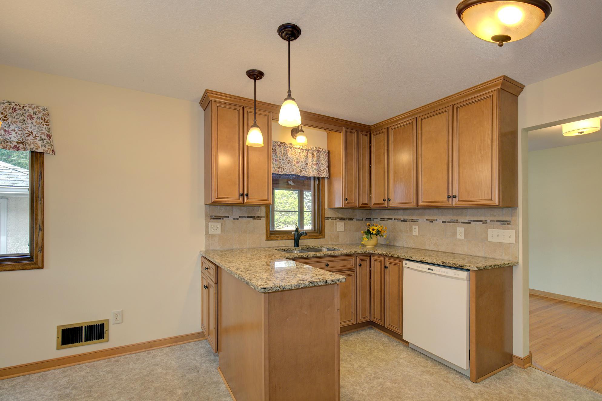 View of Residential at 2115 English Street, Maplewood MN 55109, Maplewood (25 of 39) - Mike Wilen | Minnesota Team Real Estate
