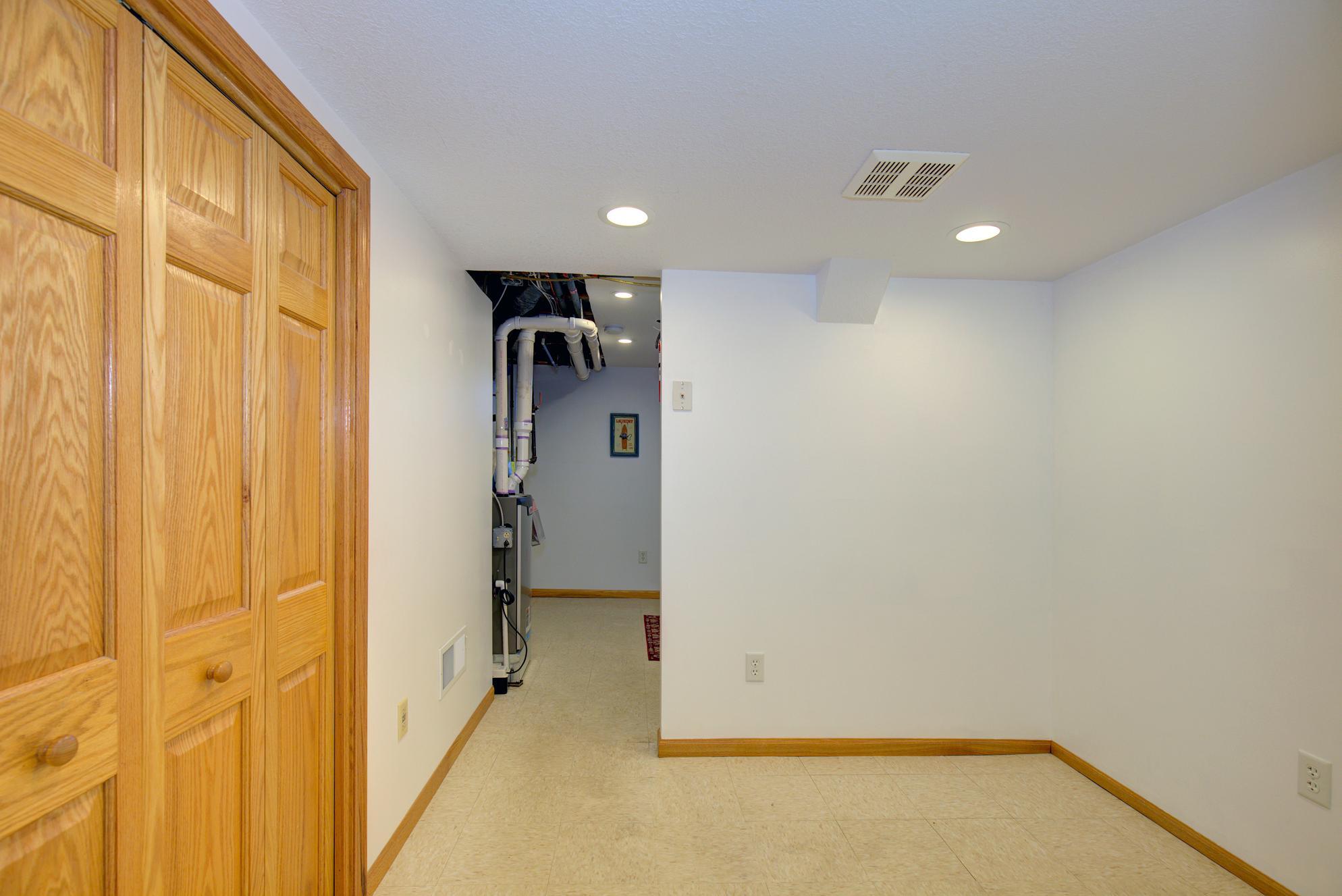 View of Residential at 2115 English Street, Maplewood MN 55109, Maplewood (36 of 39) - Mike Wilen | Minnesota Team Real Estate