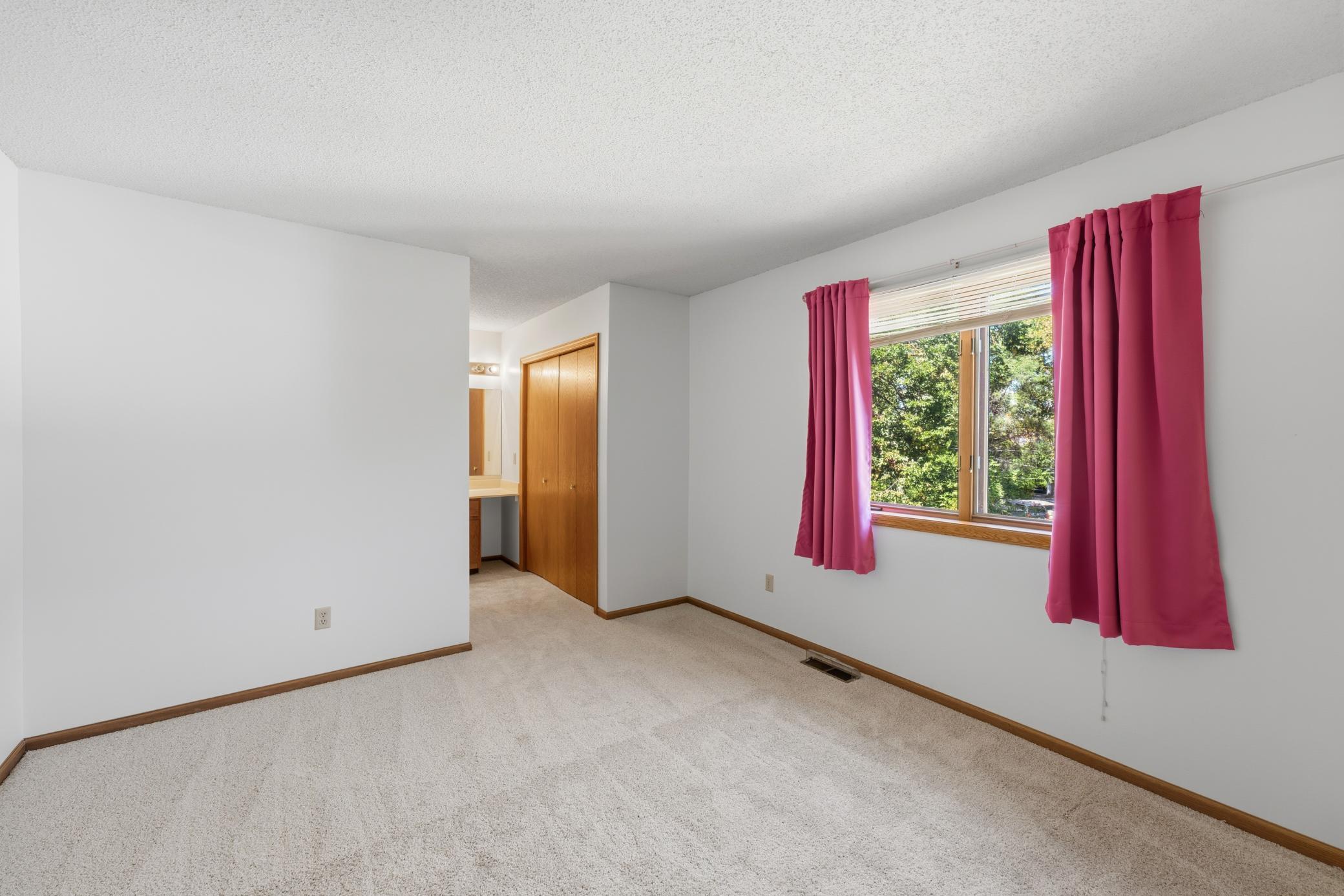 View of Residential at 933 Dartmouth Place, Minneapolis MN 55414, Minneapolis (22 of 32) - Mike Wilen | Minnesota Team Real Estate