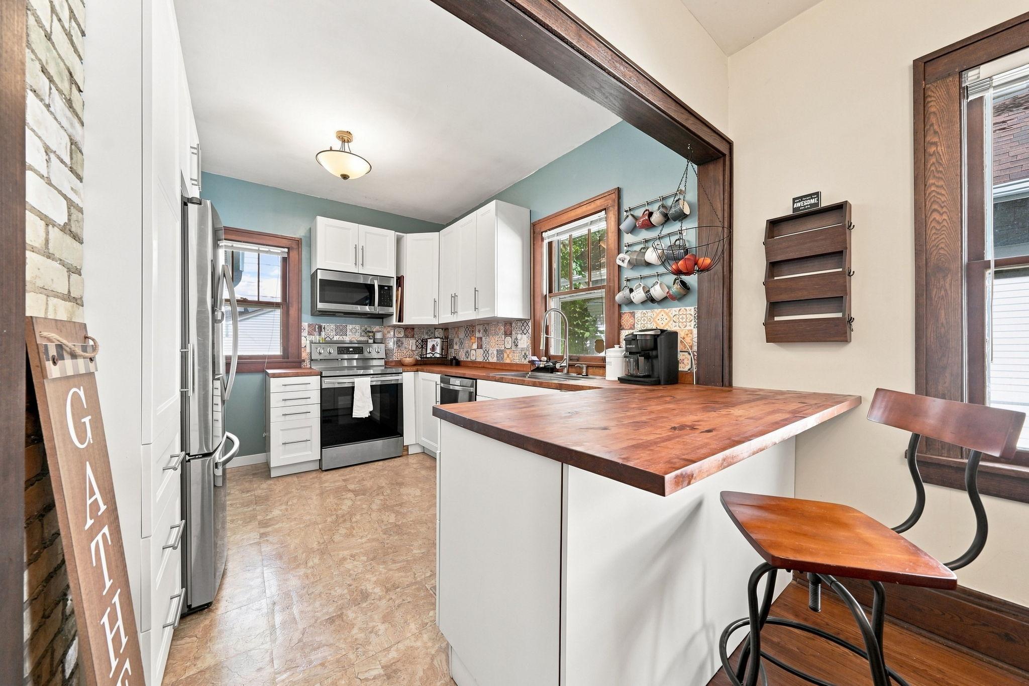 View of Single Family at 1291 Sherburne Avenue, Saint Paul - Mike Wilen | Minnesota Team Real Estate