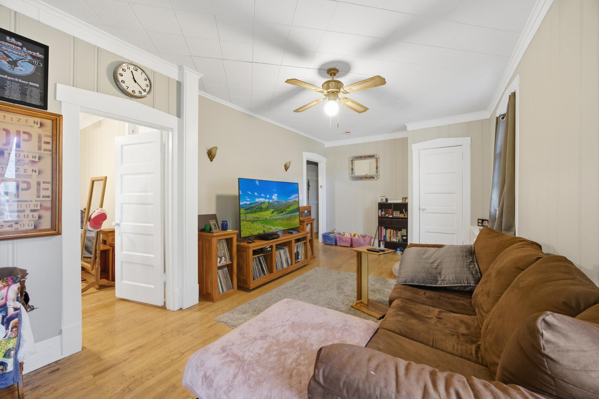 View of Residential Income at 1083 Chatsworth Street, Saint Paul MN 55103, Saint Paul (9 of 32) - Mike Wilen | Minnesota Team Real Estate